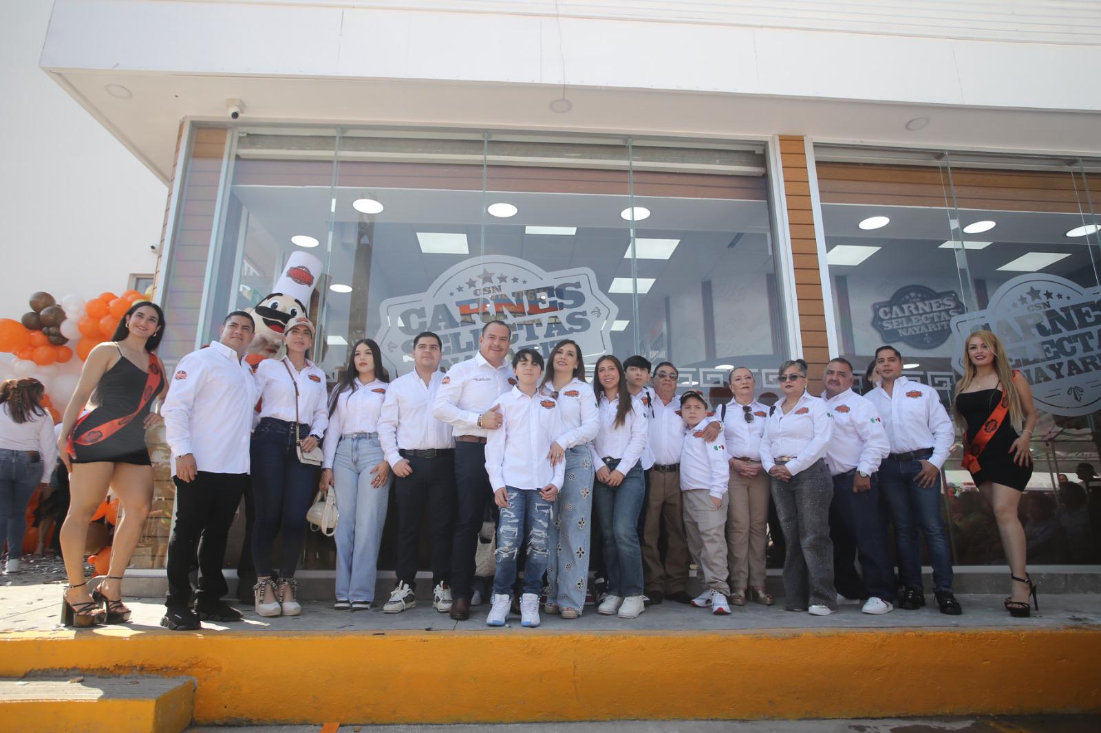 $!La familia Aguillón Meza en la inauguración de la nueva sucursal.