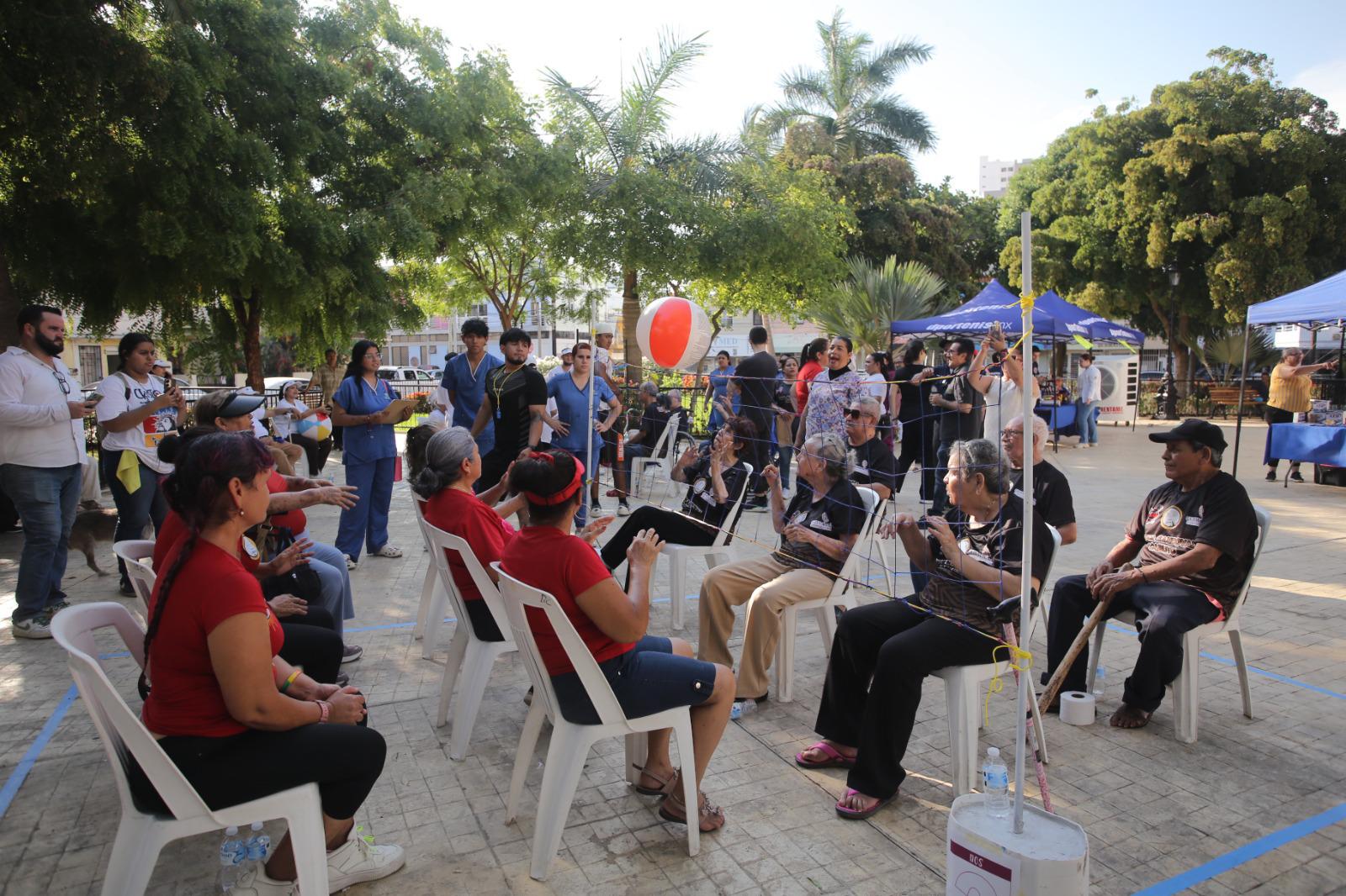 $!Adultos mayores se activan en Copa Rotaria de Cachibol