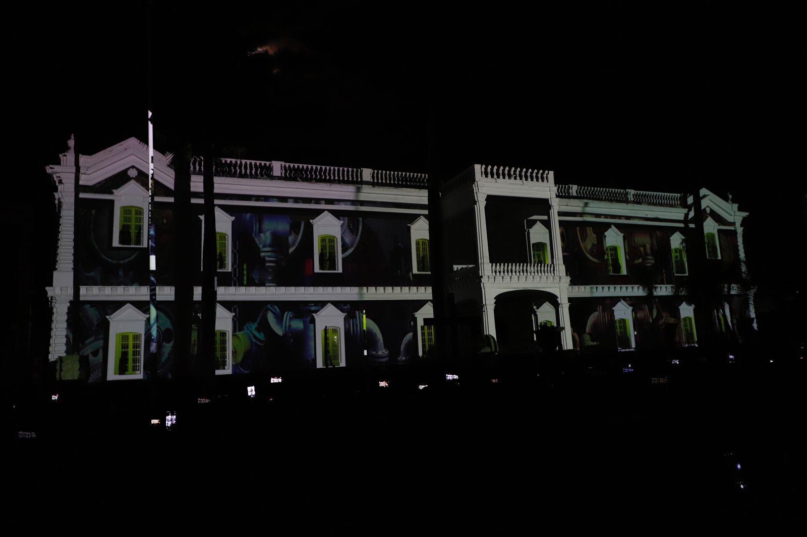 $!Iluminan Ayuntamiento de Culiacán con proyección ‘Mapping’ en festejos del 492 Aniversario