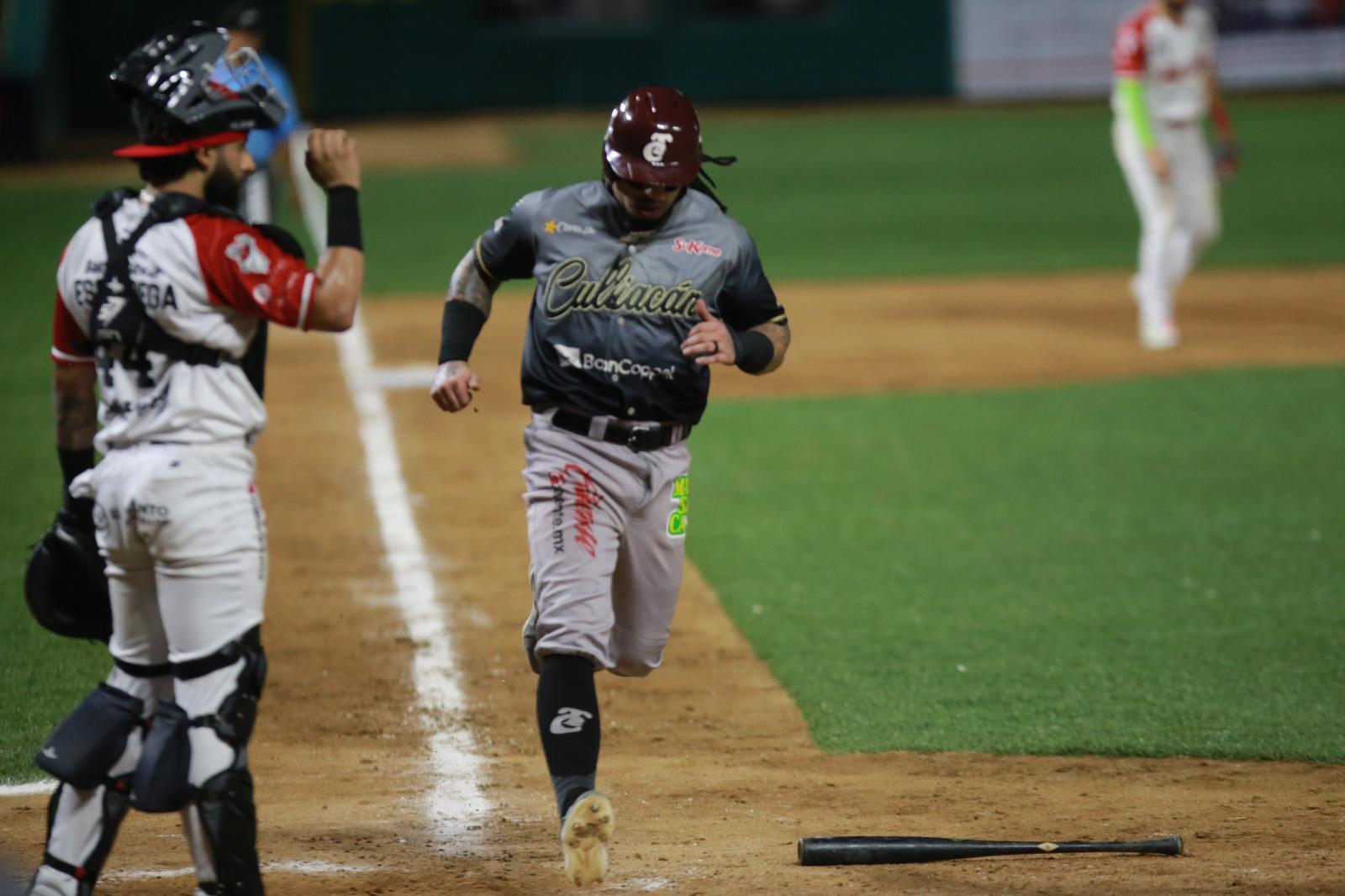 $!Tomateros doblega a Venados por paliza en el puerto