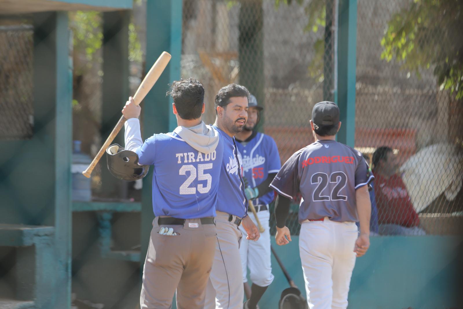 $!Magisterio impone su clase en Liga de Beisbol Magisterial
