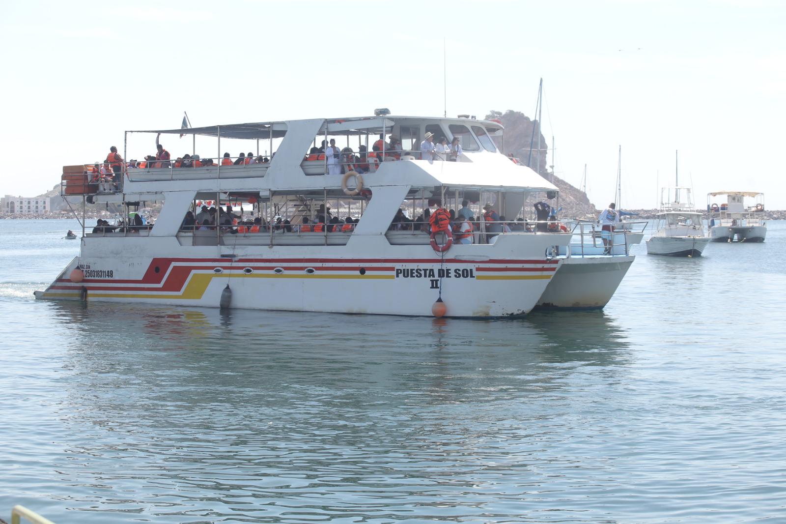 $!Activa turismo nacional los paseos en catamaranes este Sábado de Gloria en Mazatlán