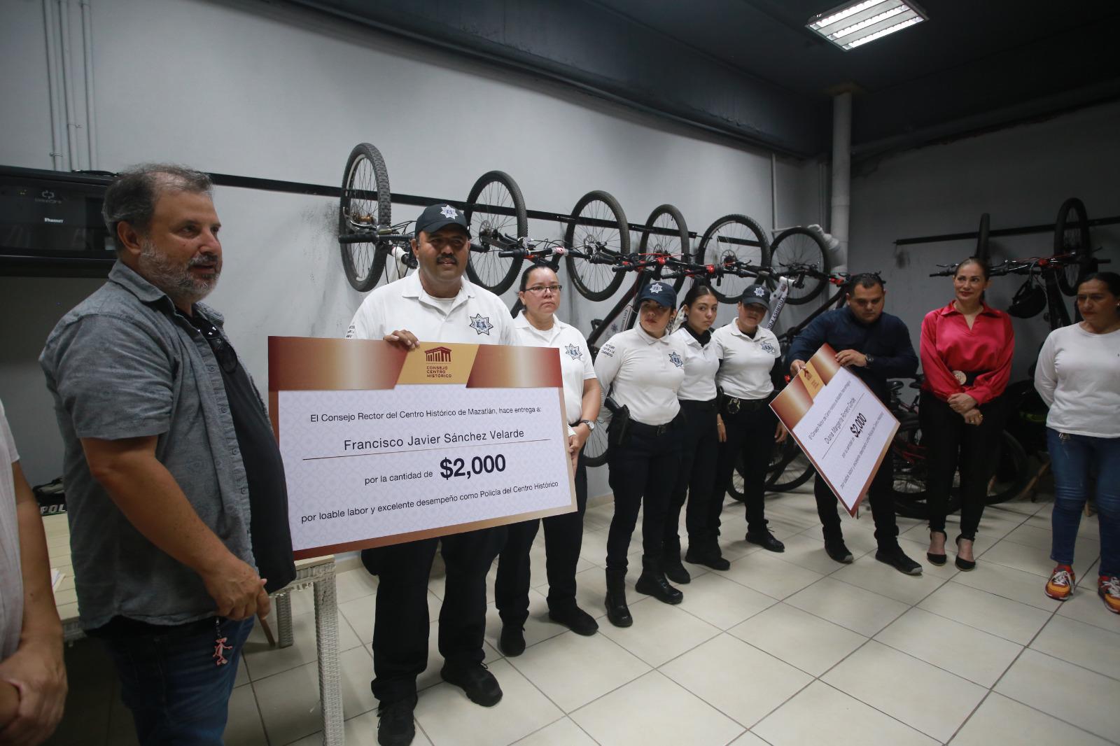 $!Reconoce Consejo del Centro Histórico las buenas acciones de tres policías de Mazatlán