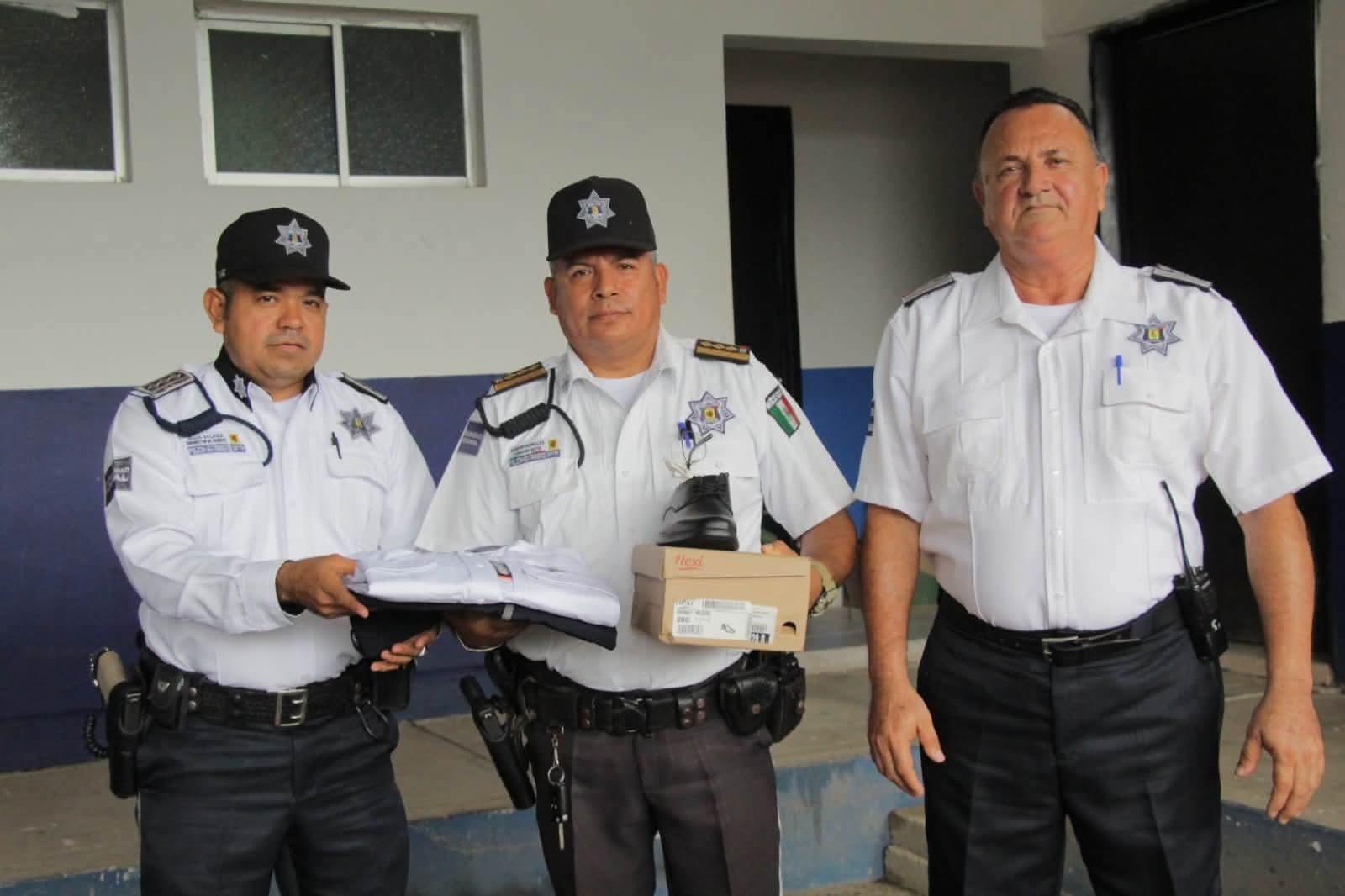 $!Autoridades entregan de uniformes a elementos de Seguridad Pública Rosario