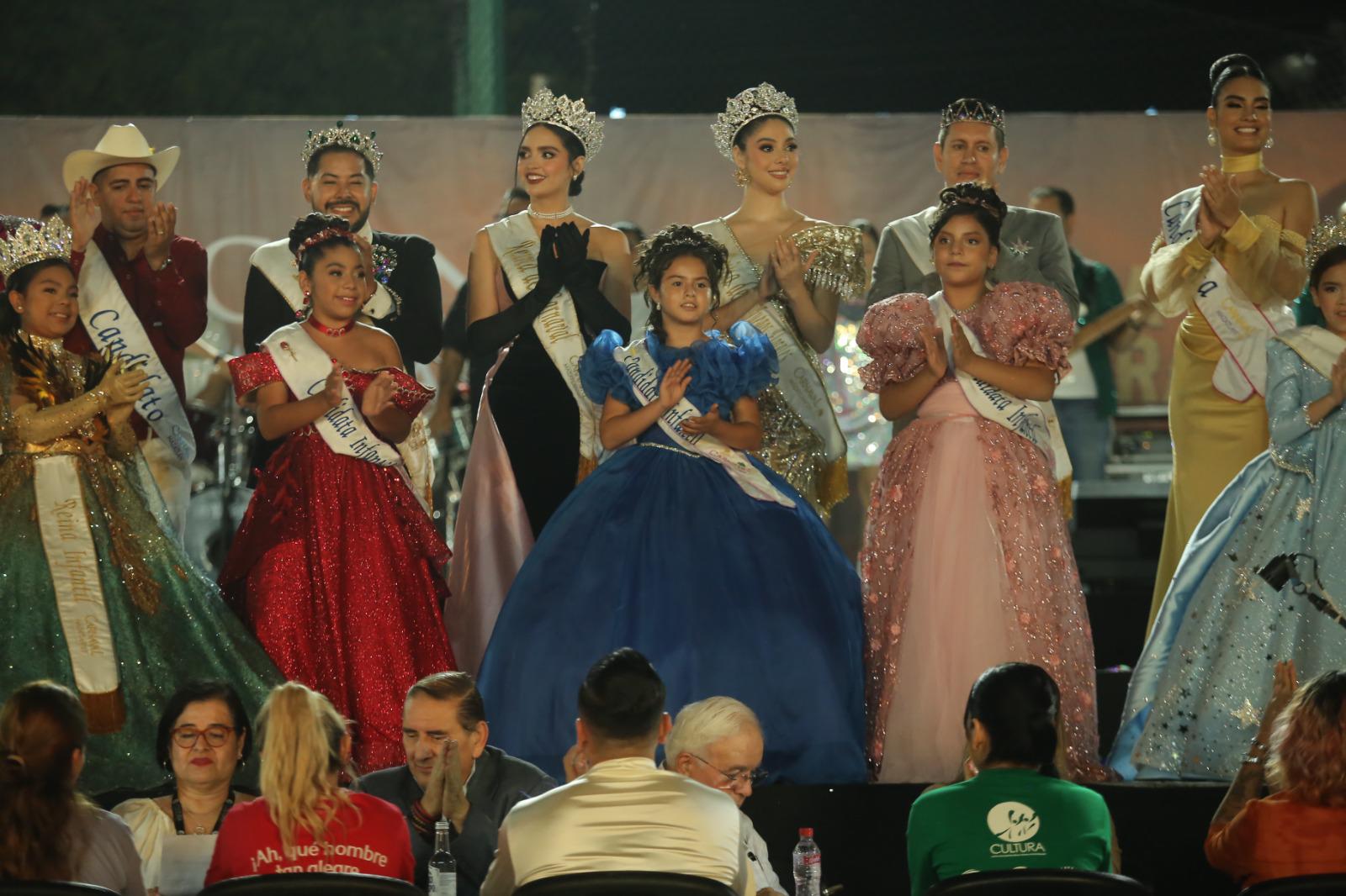 $!La aspirante de la porra lila, Eileen Cruz Corona, tomó la delantera en el primer conteo.