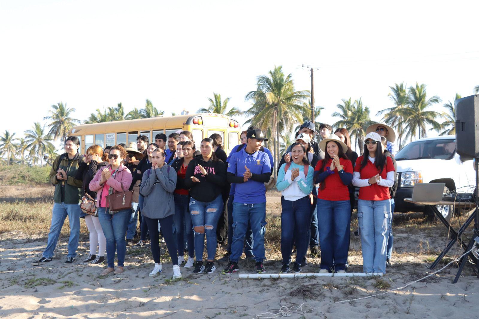 $!Con limpieza en El Caimanero, Rosario se suma a la jornada estatal ‘Sinaloa, limpia tu playa”