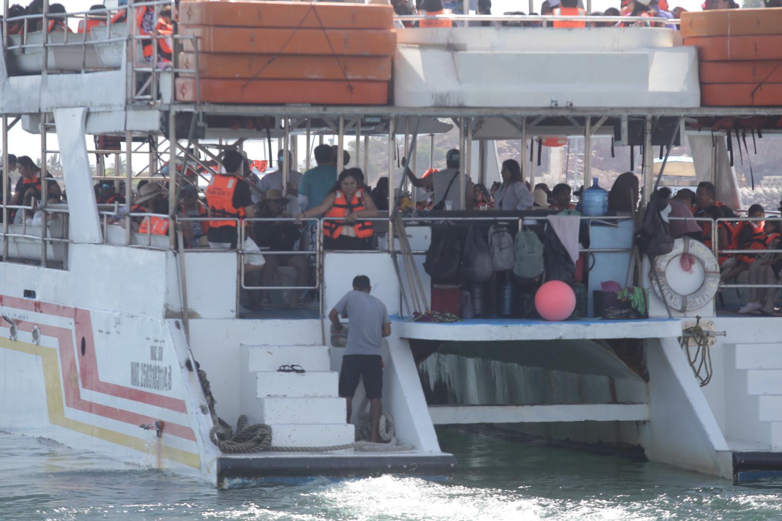 $!Activa turismo nacional los paseos en catamaranes este Sábado de Gloria en Mazatlán