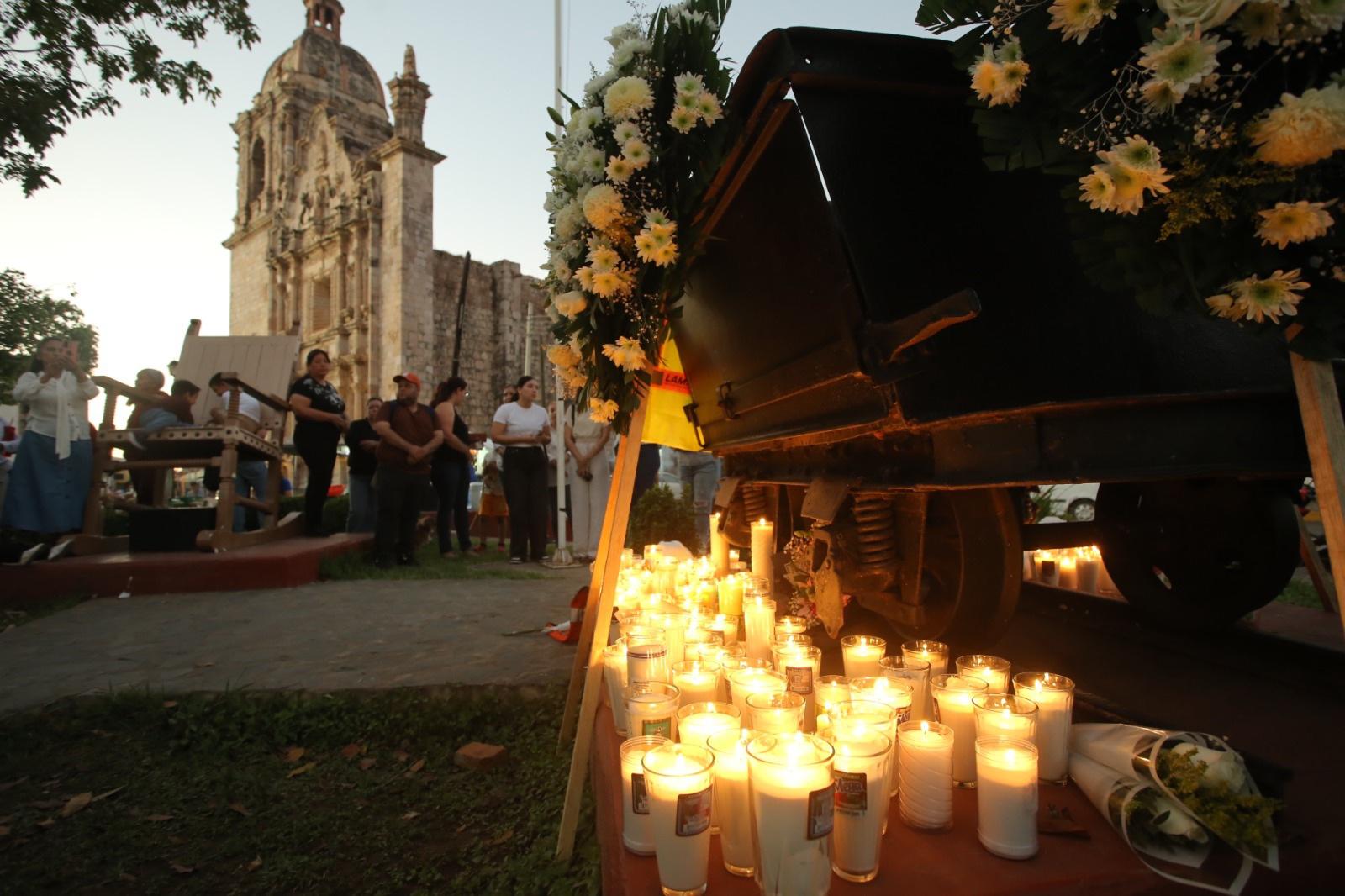 $!Con altar y velas, rinden homenaje a mineros asesinados en Concordia