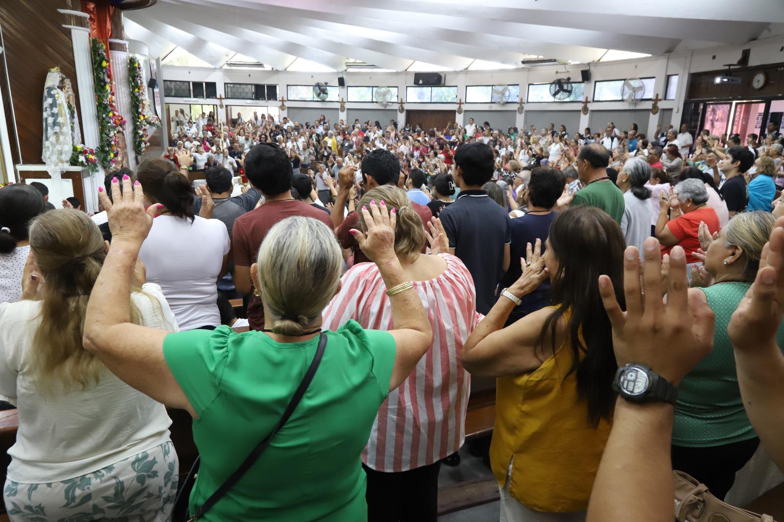 $!Manifiestan su fe cientos de creyentes en la Oración por los Enfermos del 29 Congreso Diocesano de Mazatlán