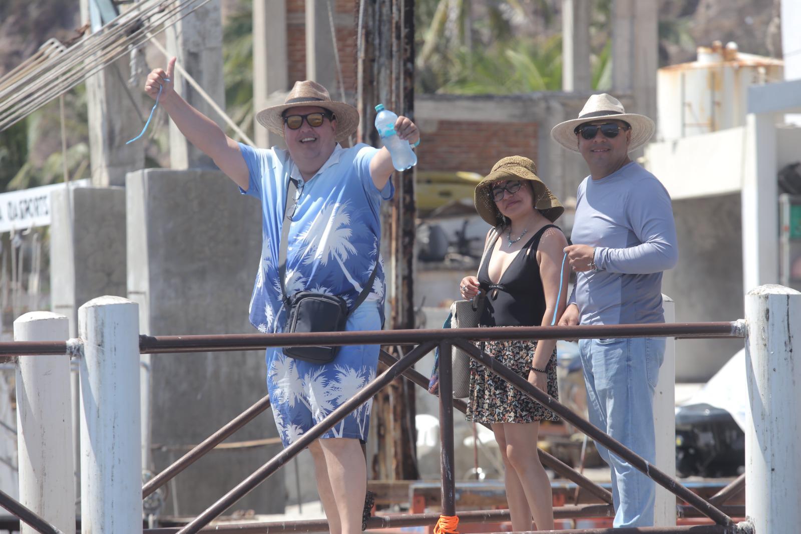 $!Activa turismo nacional los paseos en catamaranes este Sábado de Gloria en Mazatlán