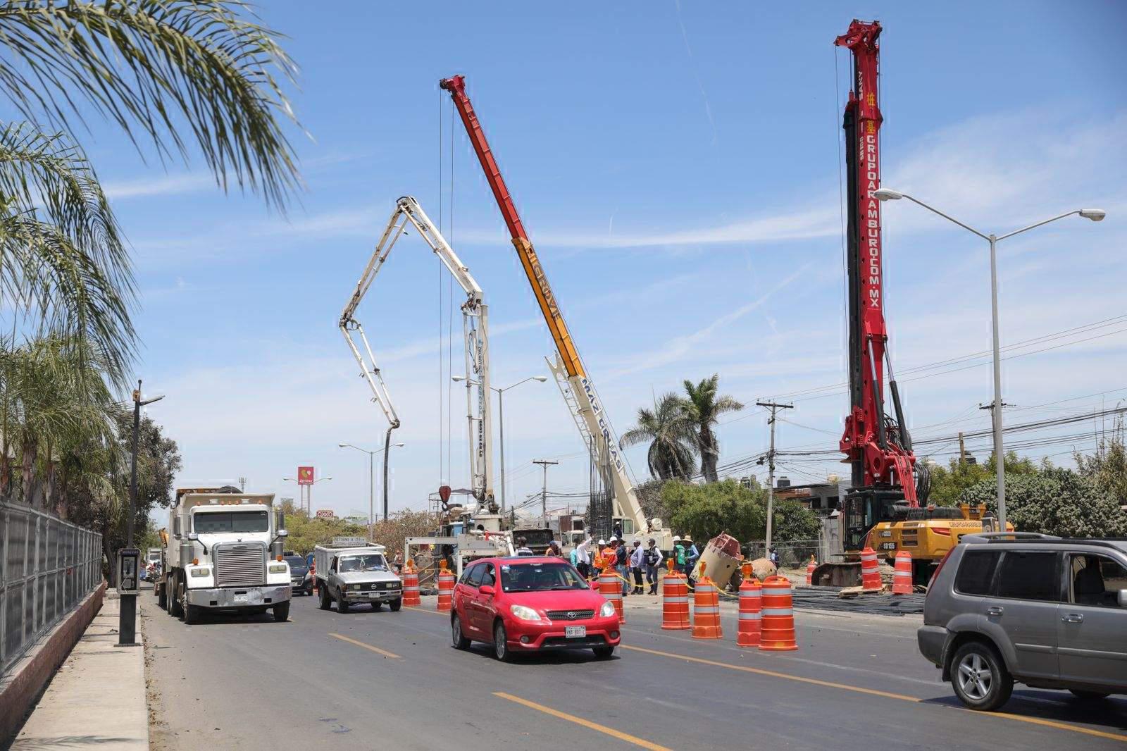 $!Supervisan Gobernador y Alcalde las obras de puente Colosio y la Avenida Insurgentes