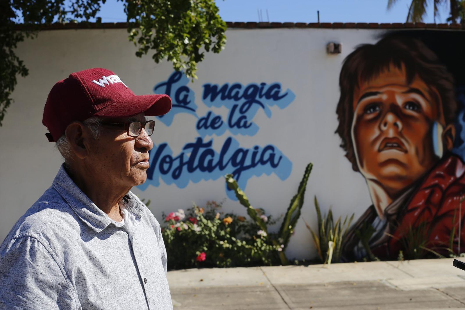 $!Da el Doctor Feis ‘cachetazo’ de nostalgia con mural de película Volver al futuro en la colonia Zapata