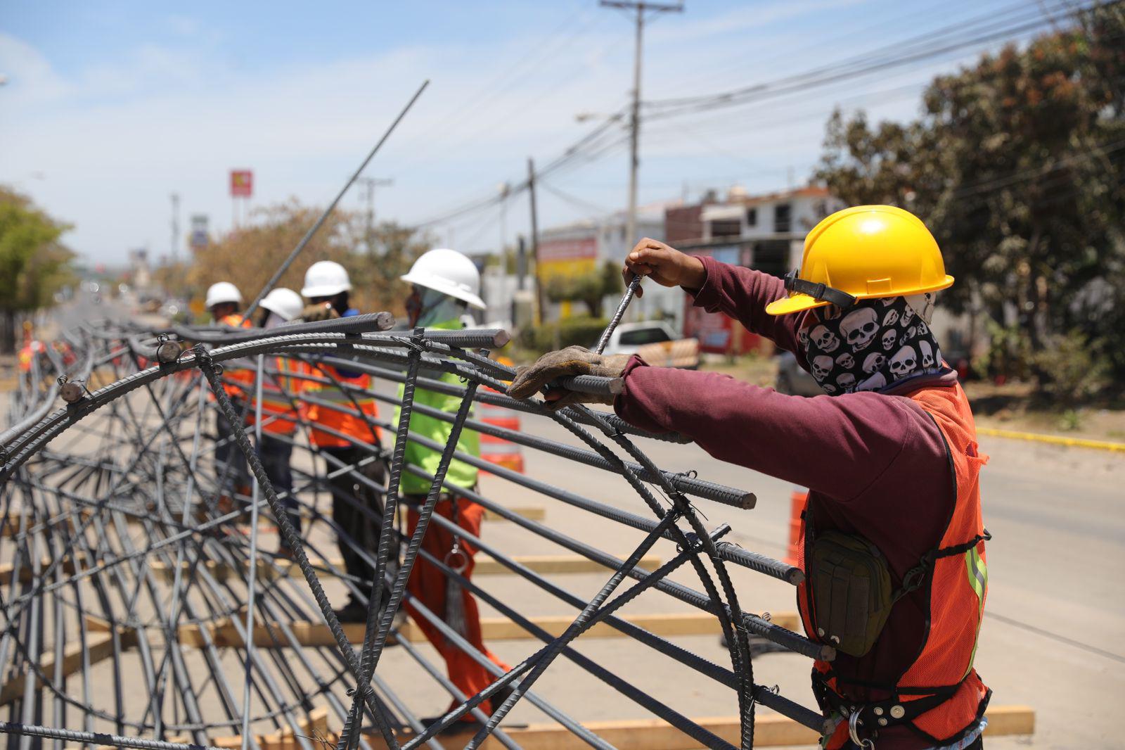 $!Supervisan Gobernador y Alcalde las obras de puente Colosio y la Avenida Insurgentes