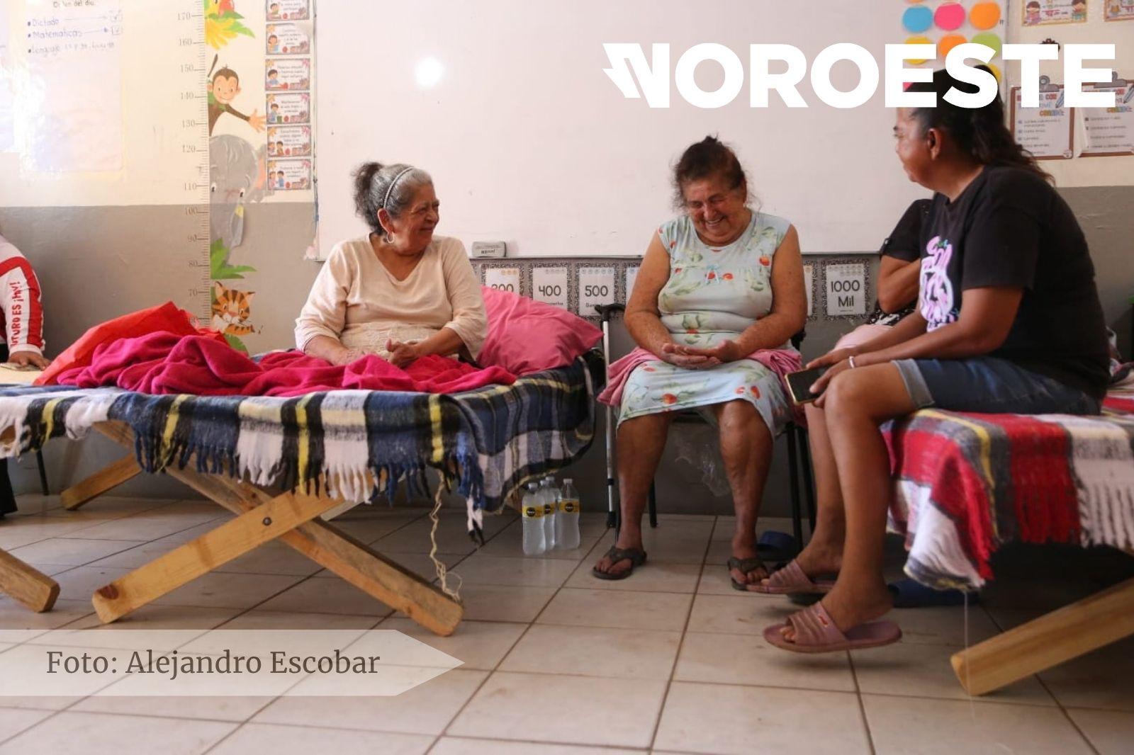 $!Fueron 23 personas en Las Aguamitas que tuvieron que pasar la noche en un albergue por inundaciones