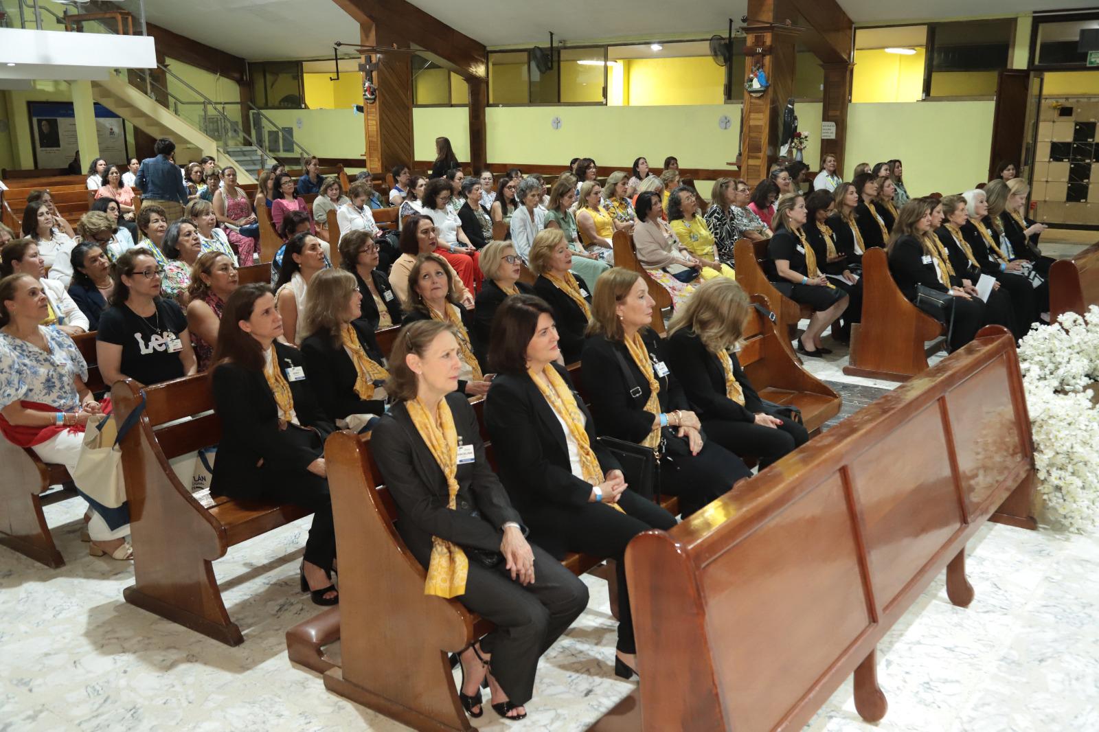 $!Las asistentes a la Junta Nacional escucharon la palabra de Dios en una eucaristía que tuvo lugar en la Parroquia San Carlos Borromeo.