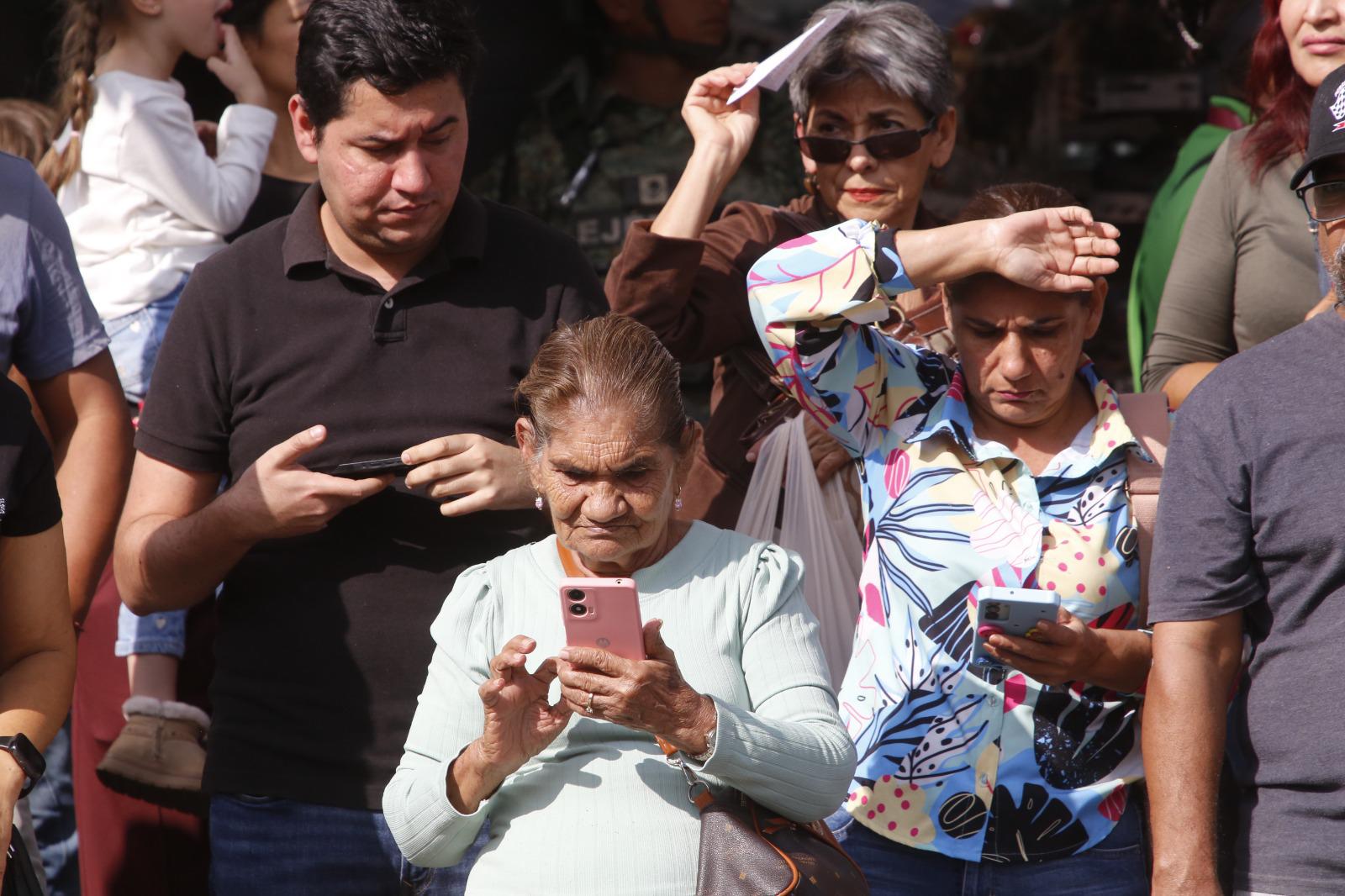 $!Participan casi 4 mil personas en el desfile del 20 de Noviembre en Culiacán