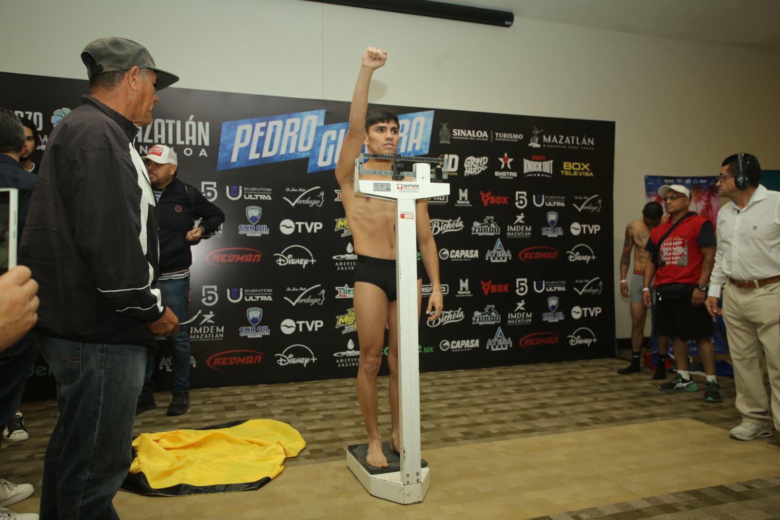 $!Cumplen pugilistas con el peso para velada de este viernes en Mazatlán