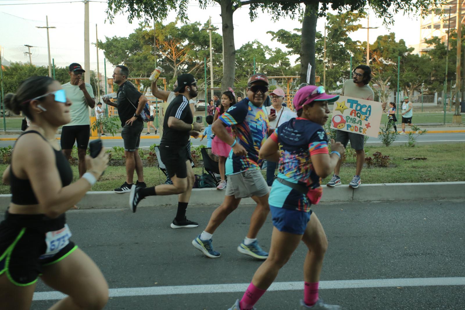 $!Corredores de todo el País toman salida de 10 kilómetros del Gran Maratón Mazatlán