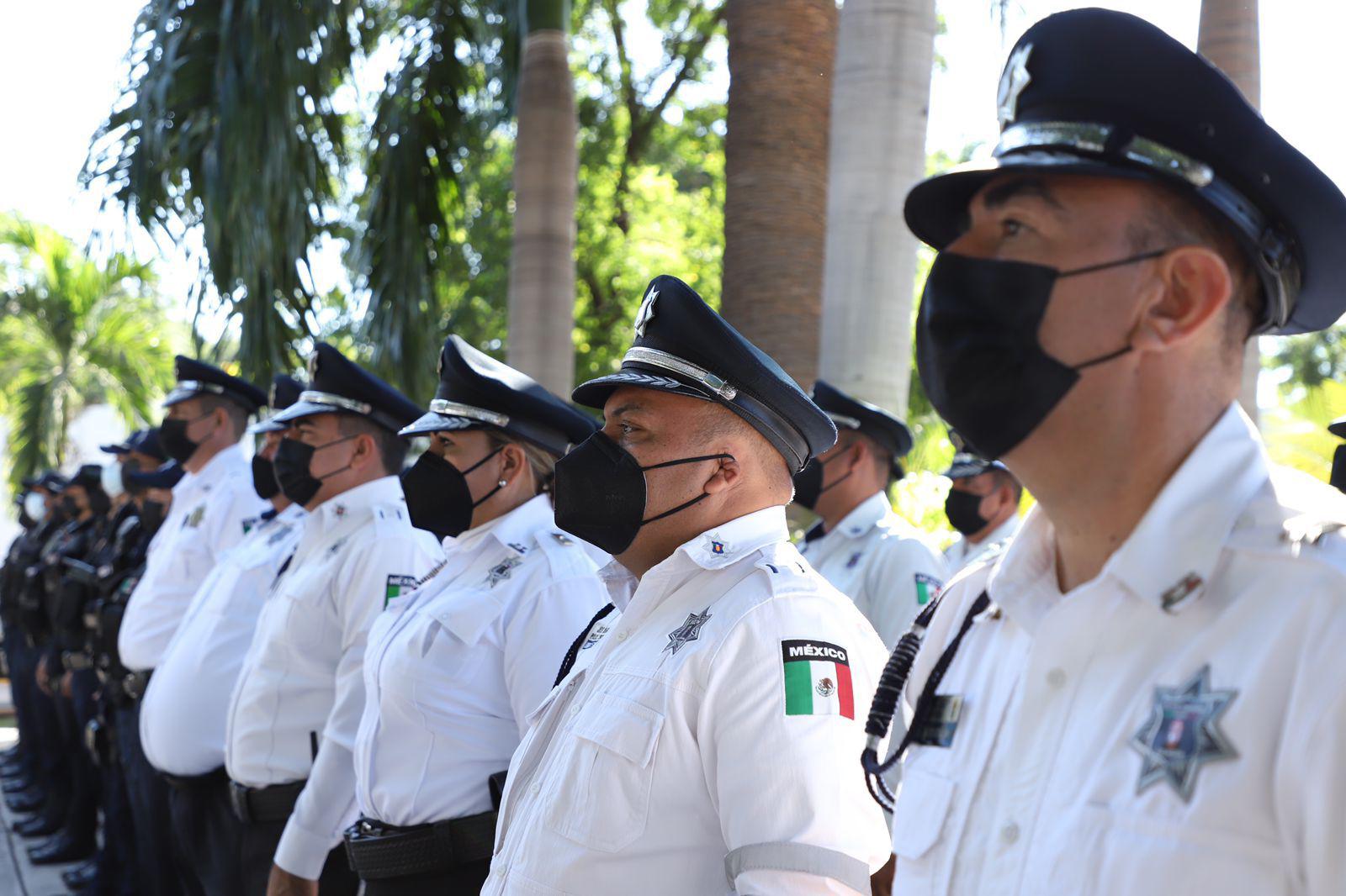 $!Conmemoran Día del Policía en Culiacán; los festejan con rifa de televisores y vales de zapatos