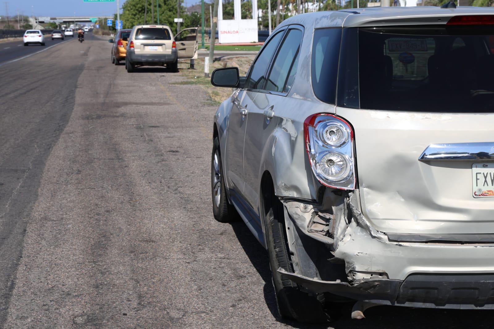 $!Tres lesionados deja volcadura en la carretera Internacional al sur de Mazatlán