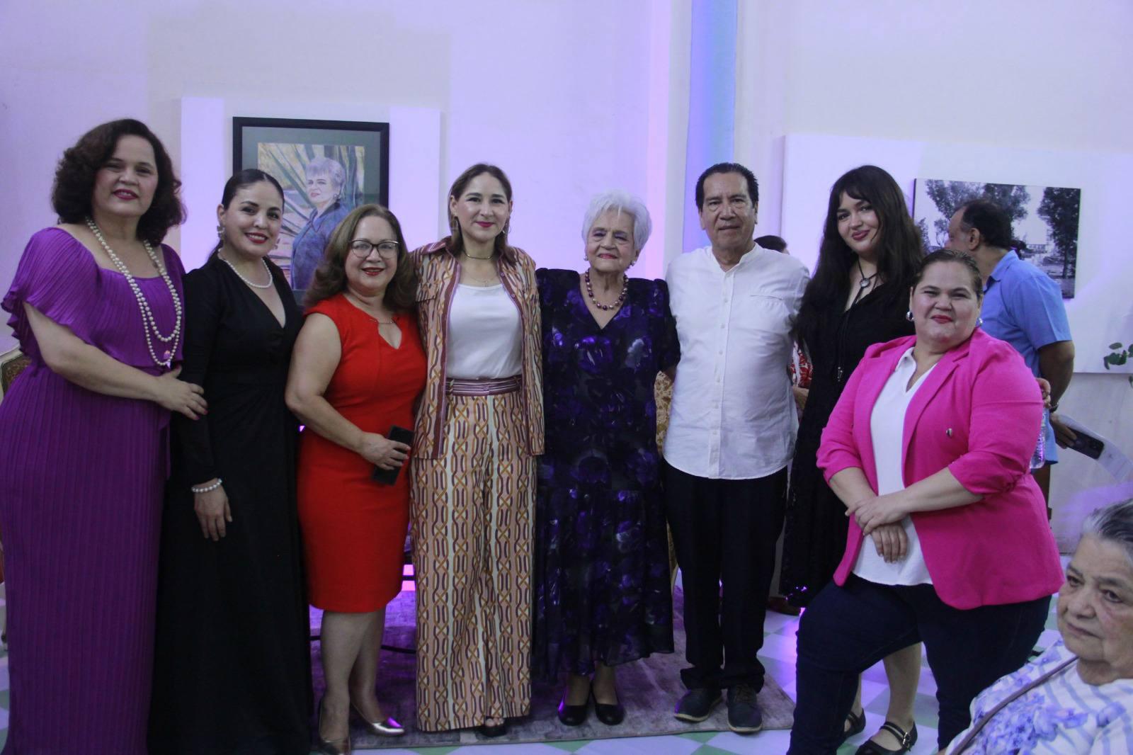 $!Georgina Martínez, Perla Orrantia, María Amparo Guerrero, Mónica Echegaray, Alicia Montaño, Joaquín Leyva, Ana Lucía Valdez y Karina Martínez