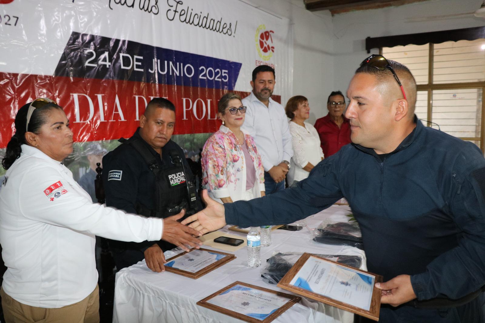 $!Celebran a policías de Escuinapa