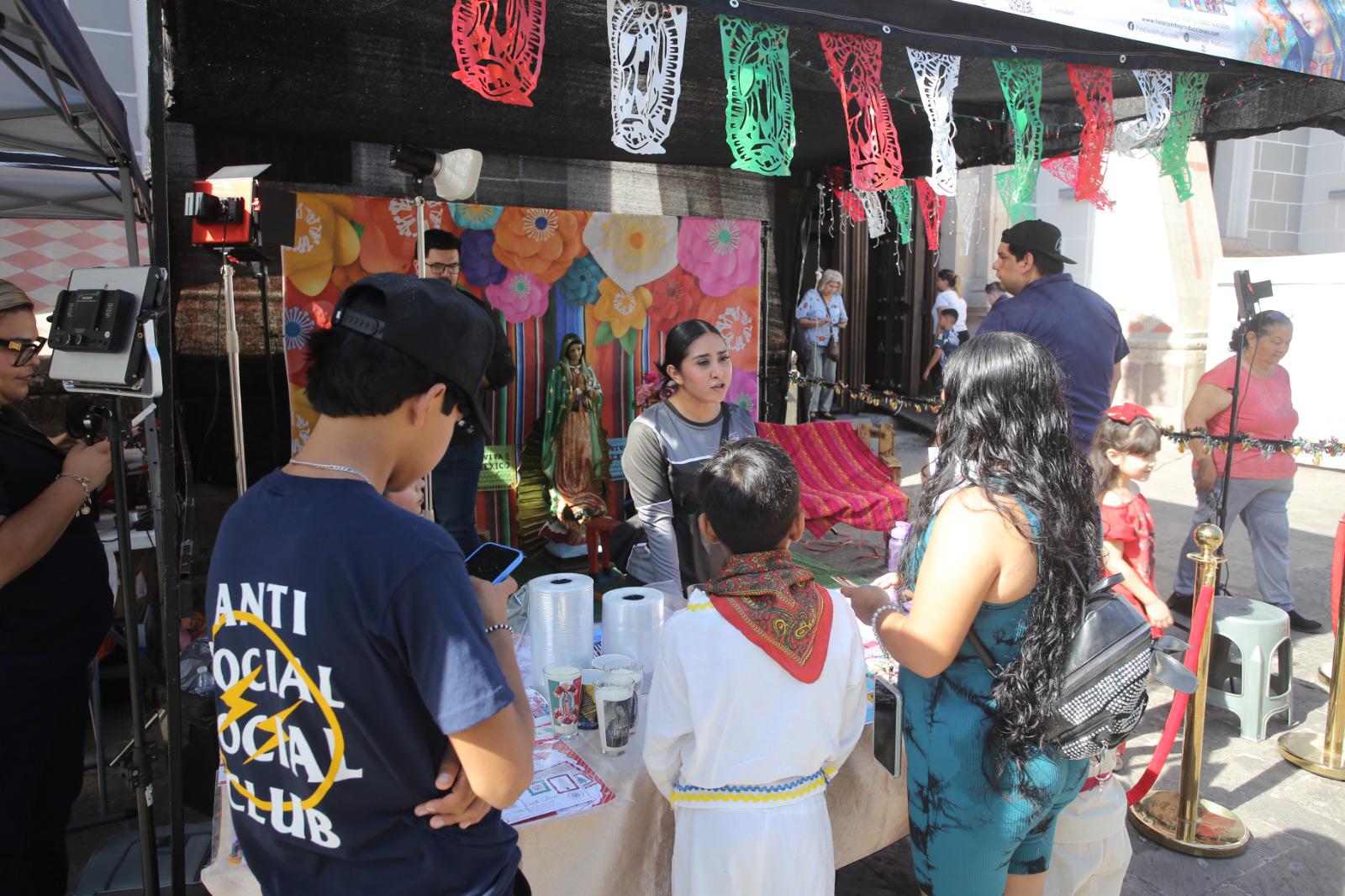$!Comida, armonía y devoción dan vida a la tradicional verbena del 12 de diciembre, en Mazatlán
