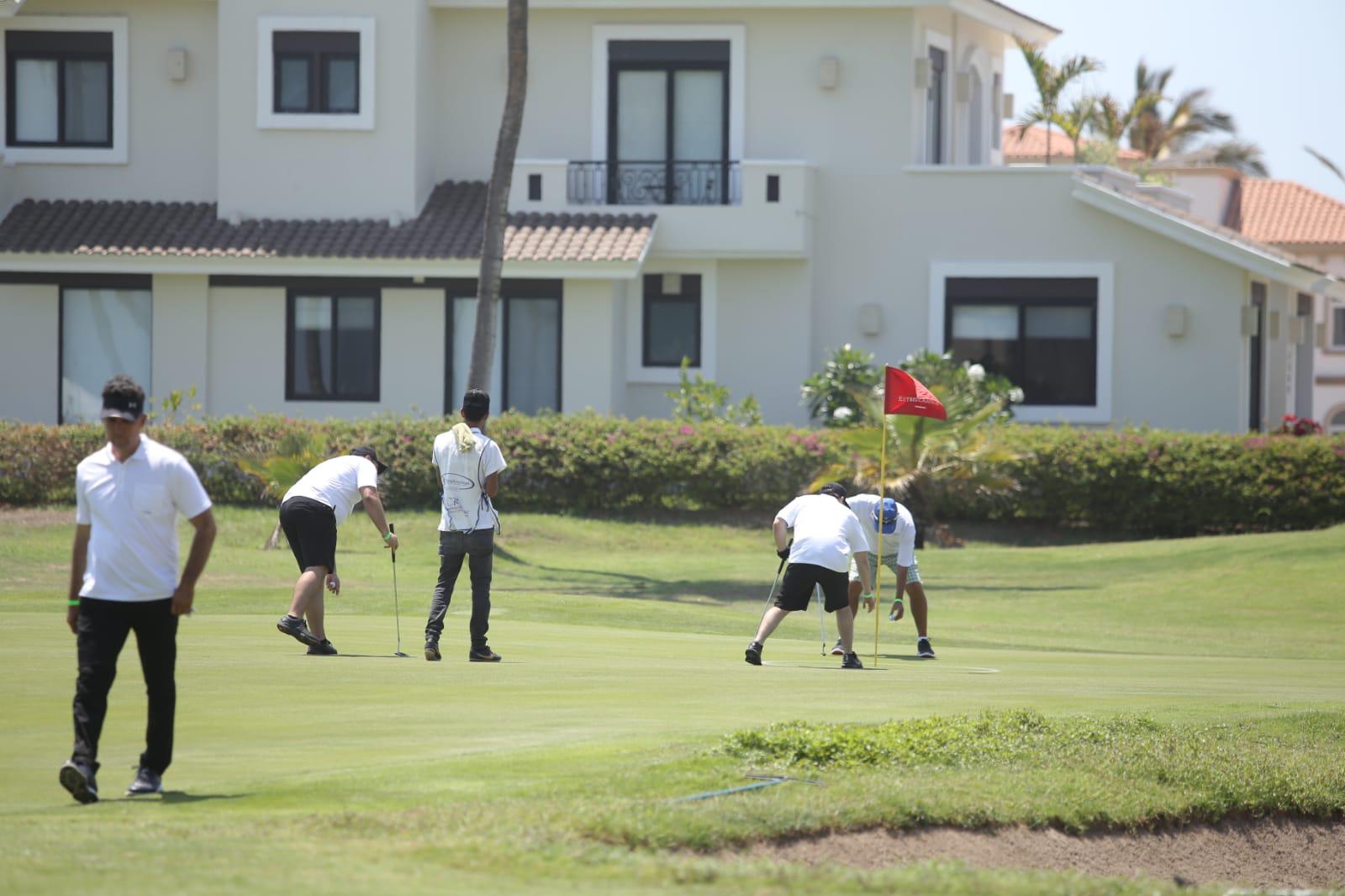 $!Cisneros y Rocha toman la punta en arranque del Torneo Anual de Golf Alhma
