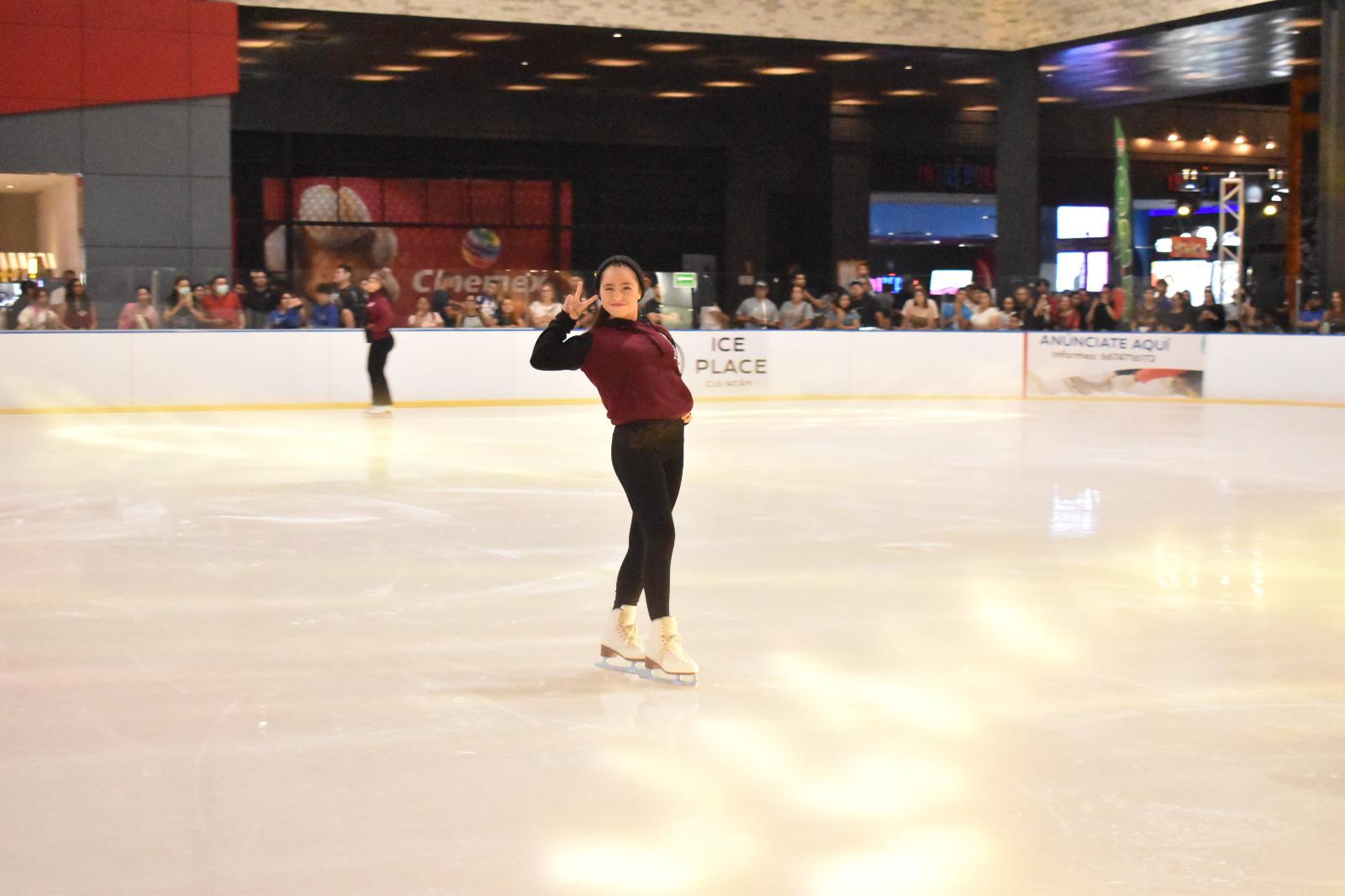 $!Tomateros de Culiacán presenta sus uniformes con espectáculo sobre hielo
