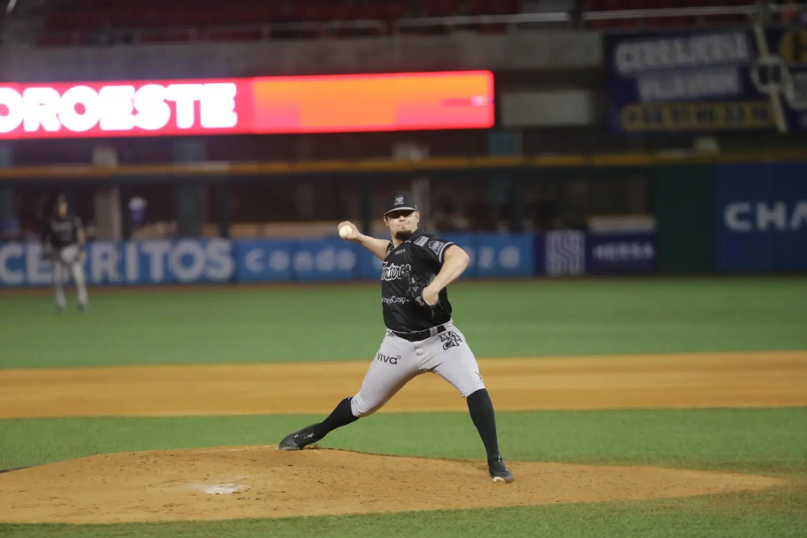 $!Tomateros sella la serie ante Venados en un tarde de doble juego en Mazatlán