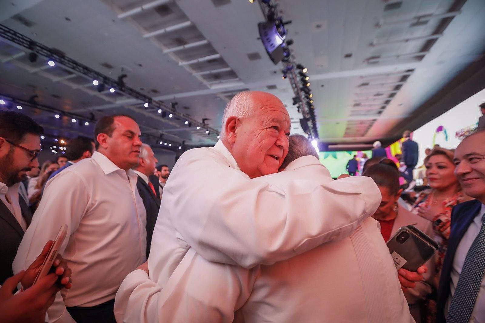 $!Anuncia Rocha Moya proyecto de tren para Sinaloa en Tianguis Turístico