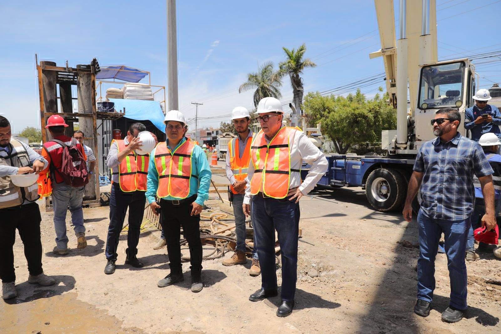 $!Supervisan Gobernador y Alcalde las obras de puente Colosio y la Avenida Insurgentes