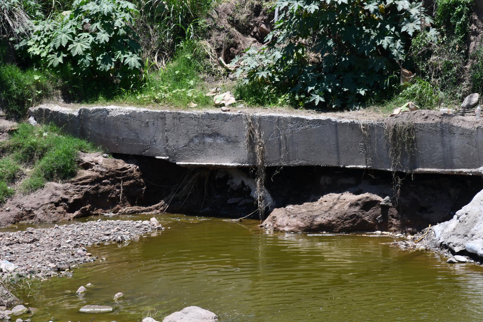 $!Persiste riesgo en dren de Bacurimí pese a reparación reciente; advierten que urge su revestimiento