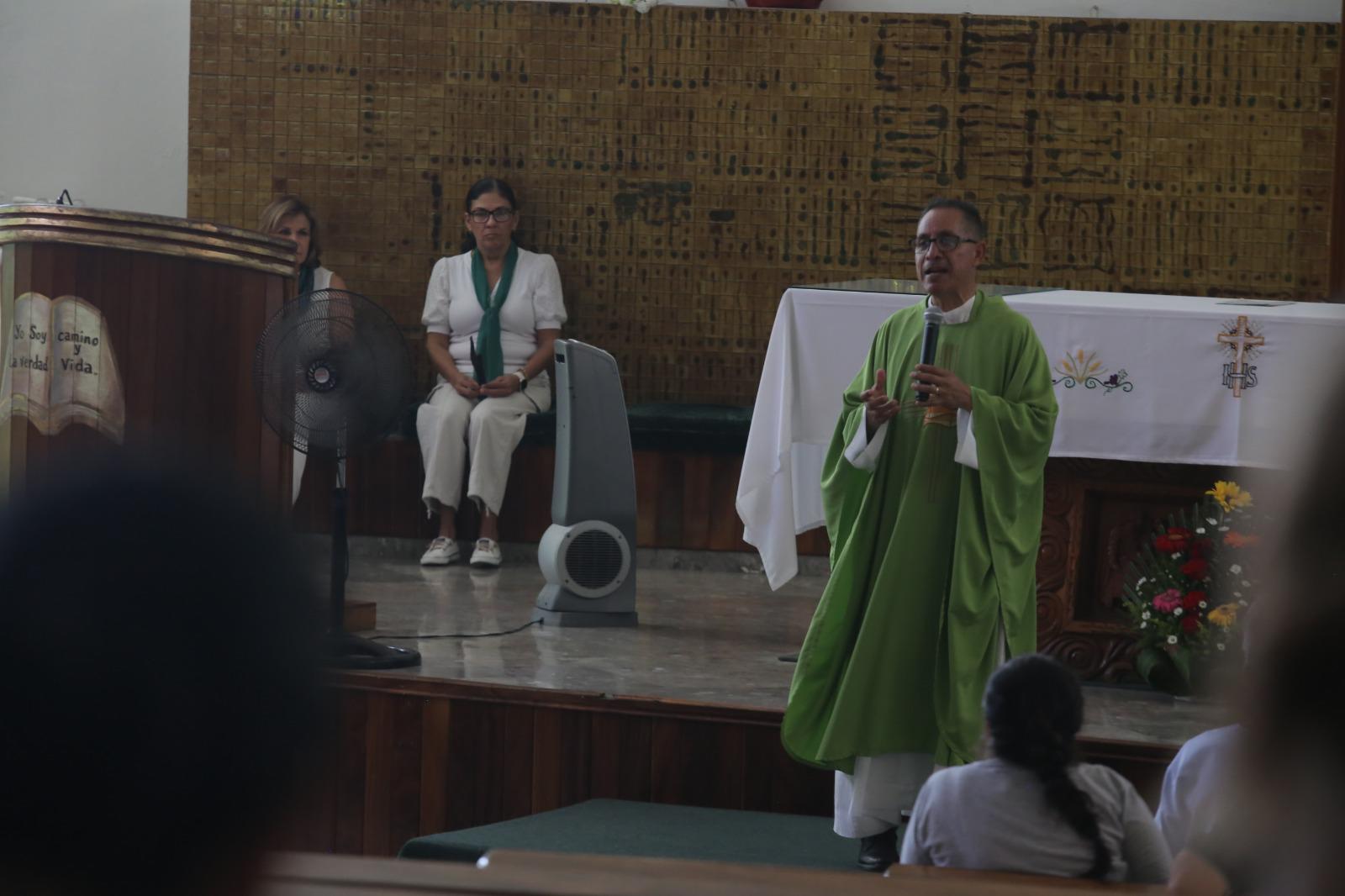 $!Llama sacerdote en Mazatlán a aprender a amar con ayuda de los demás