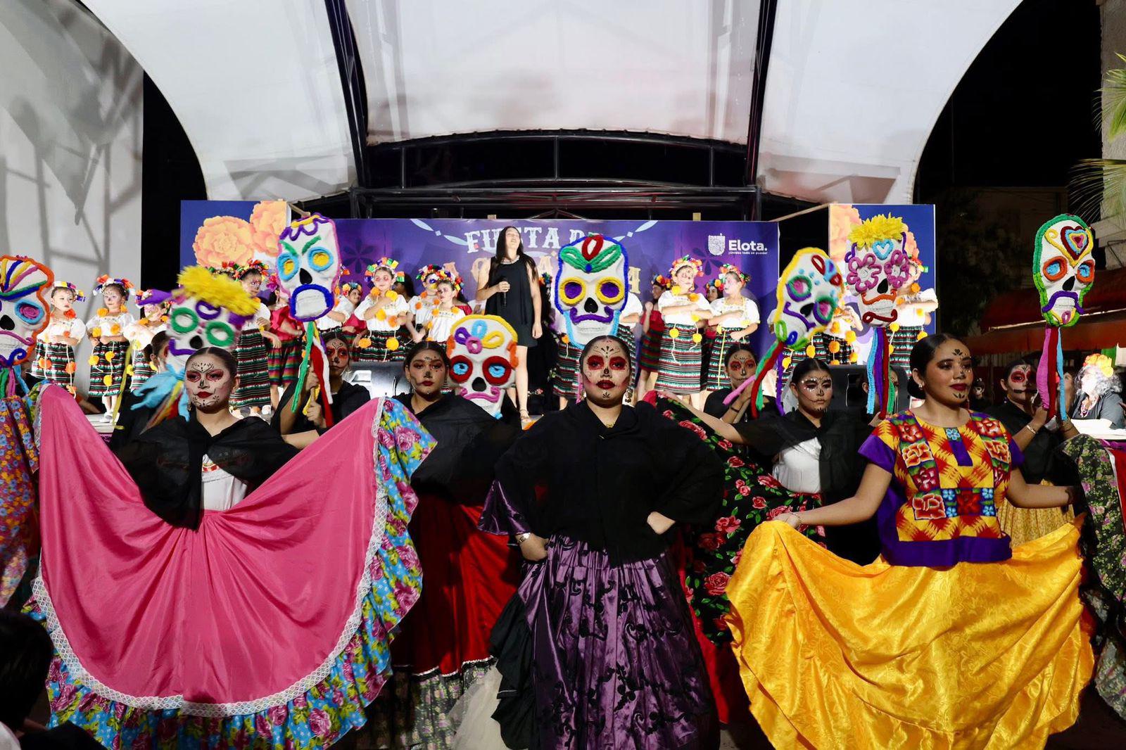 $!Elota celebra Día de Muertos con concurso de altares y festival