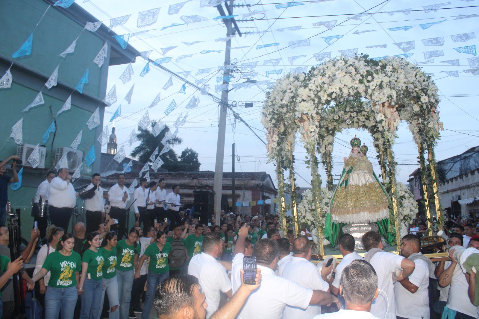 $!Le canta por primera vez ‘El Coyote’ a la Virgen del Rosario