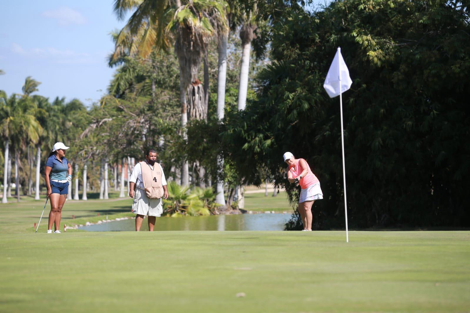 $!Mazatleco Diego Medina comanda Torneo Anual Internacional de Golf de El Cid