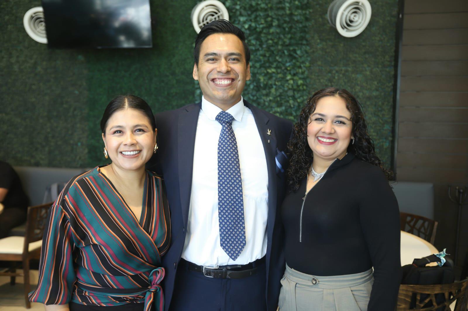 $!Ana Hermosillo, Jorge Luis Hernández y Yuriana Contreras.