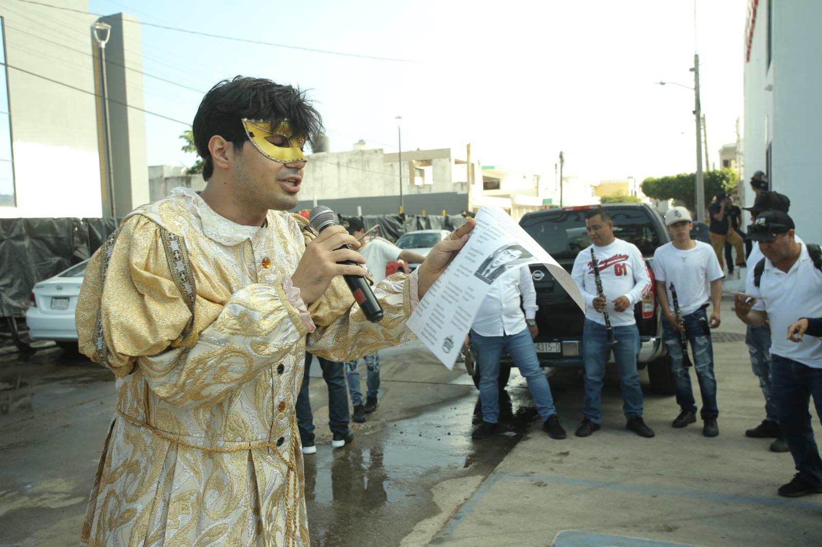 $!Bolcheviques reviven polémica de Miss Universo para la Quema del Mal Humor del Carnaval de Mazatlán
