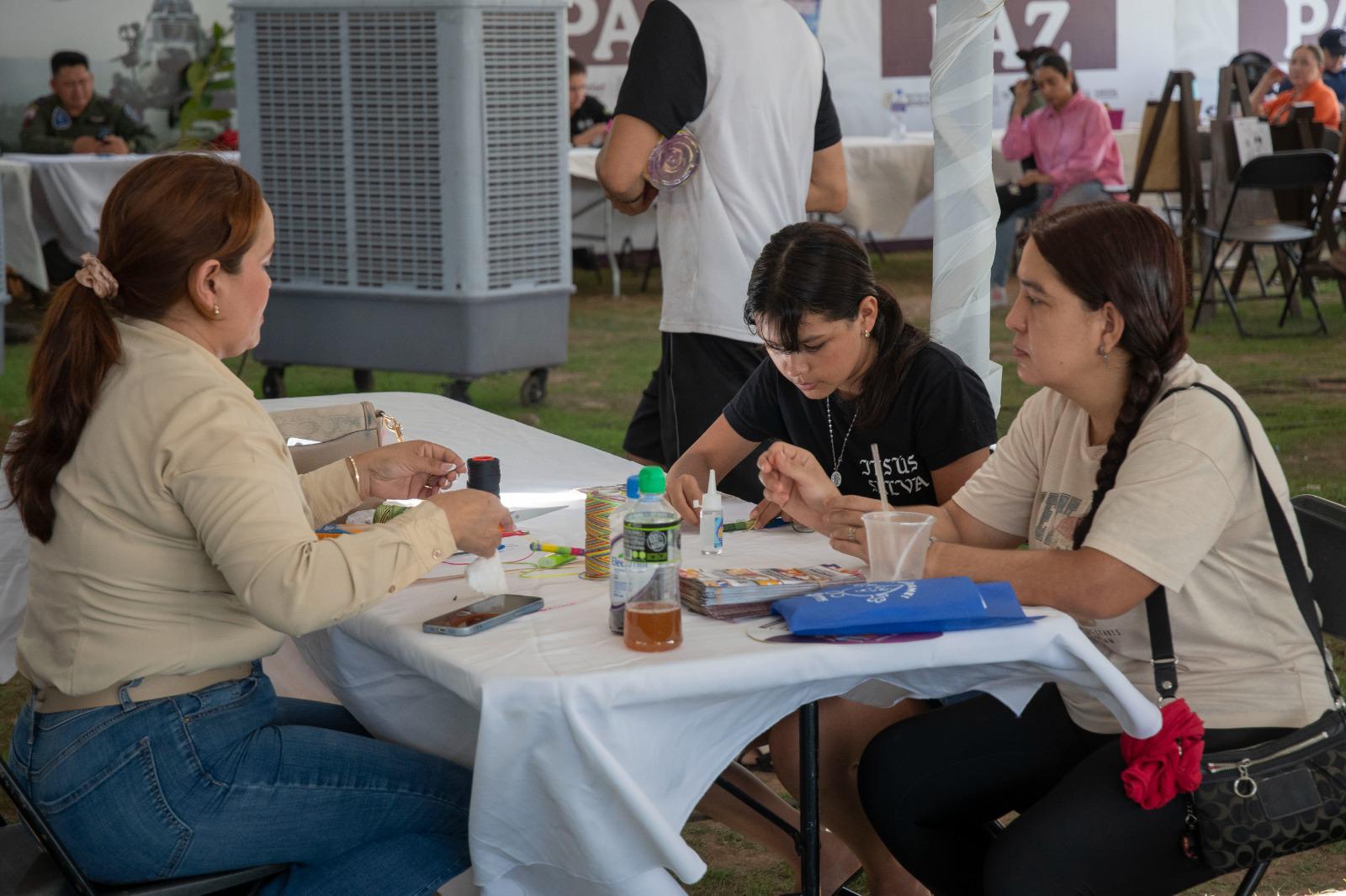 $!Llevan servicios gratuitos a colonias del sector Bulevar Agricultores, en Culiacán, con Jornada de Paz