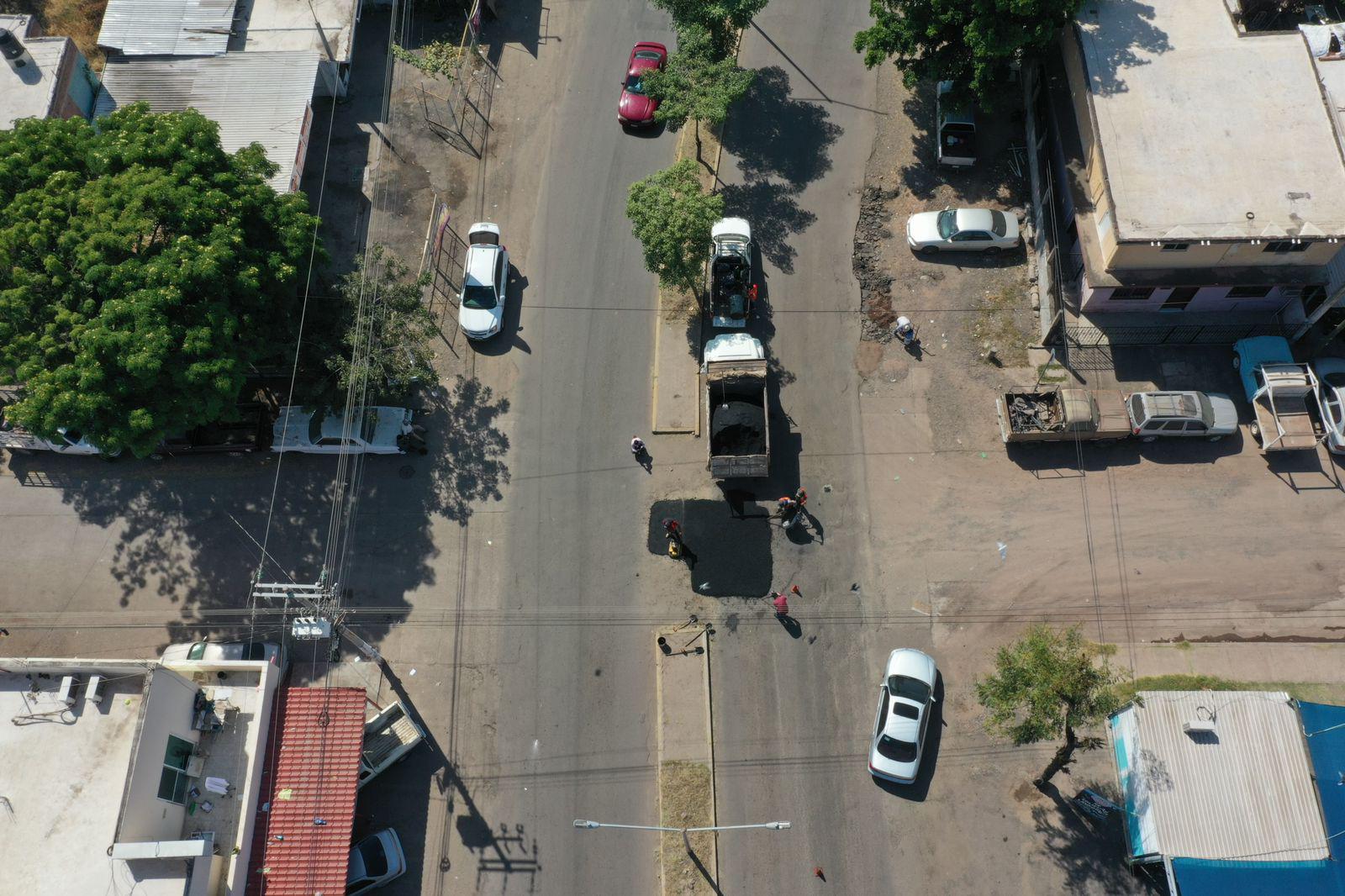 $!Ayuntamiento de Culiacán realiza mantenimiento en distintas vialidades