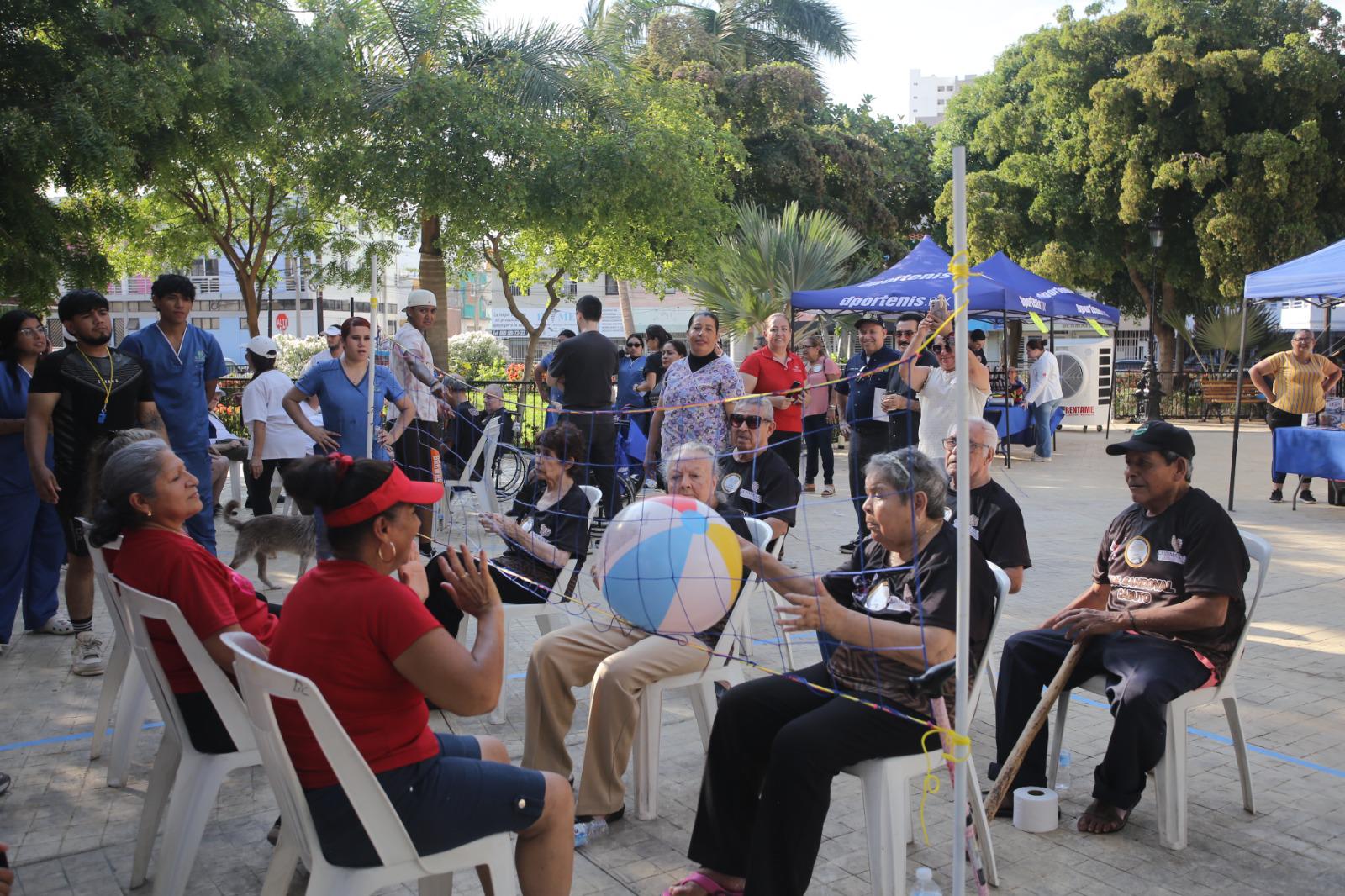 $!Adultos mayores se activan en Copa Rotaria de Cachibol