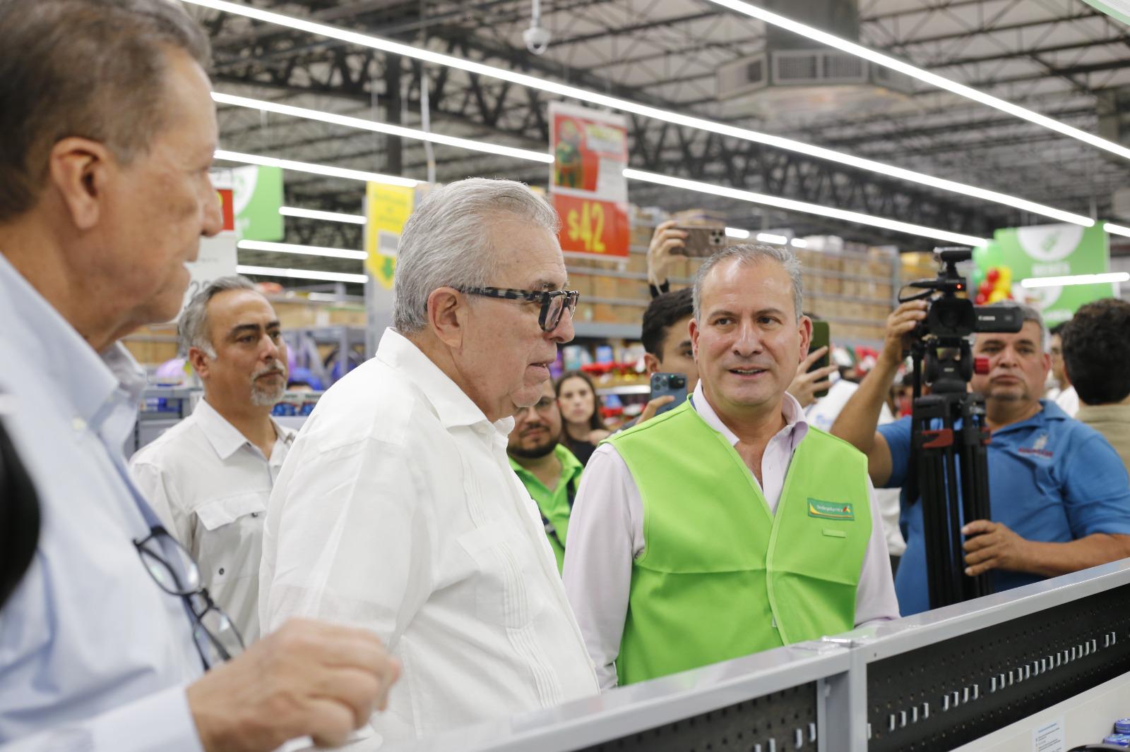 $!Gobierno de Sinaloa acude a inauguración de tienda Bodega Aurrerá en Villa Bonita, Culiacán