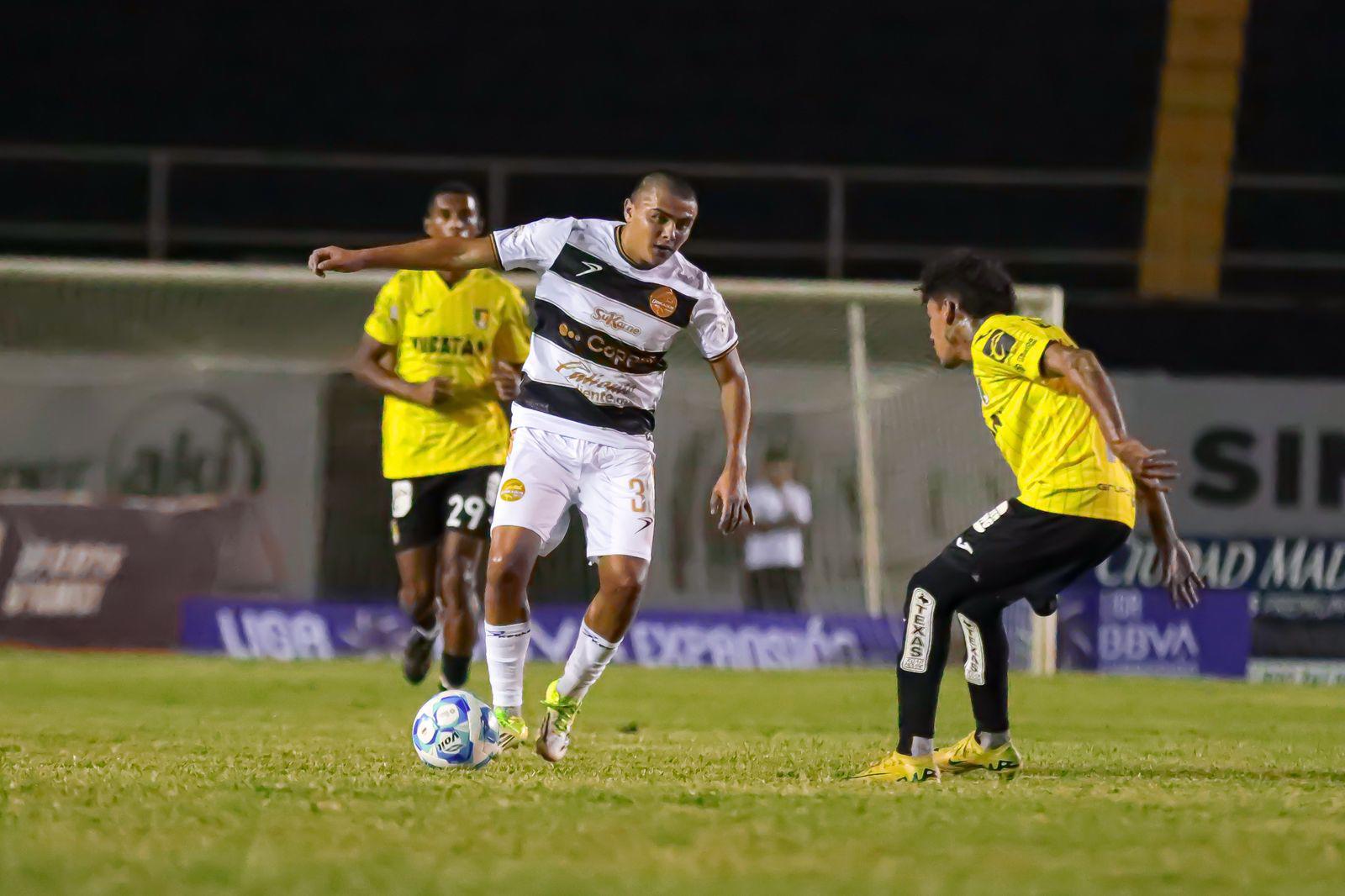 $!Dorados hacen la hombrada en Mérida: remontan y empatan 4-4 ante Venados