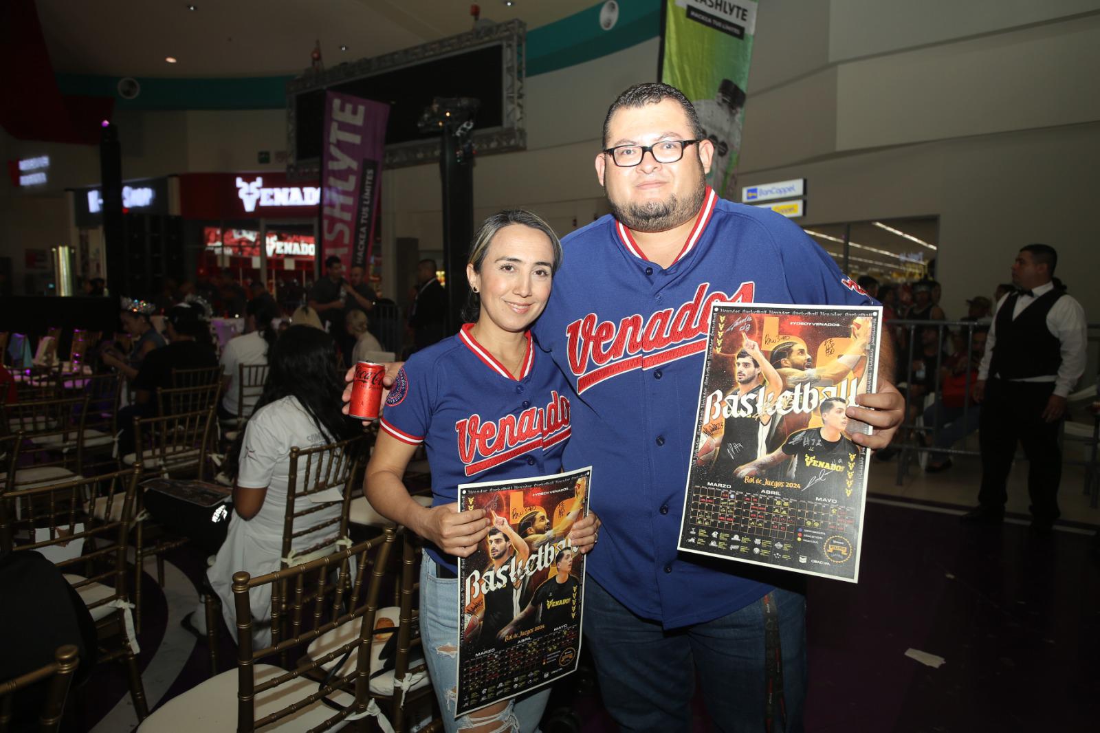 $!La firma de autógrafos.