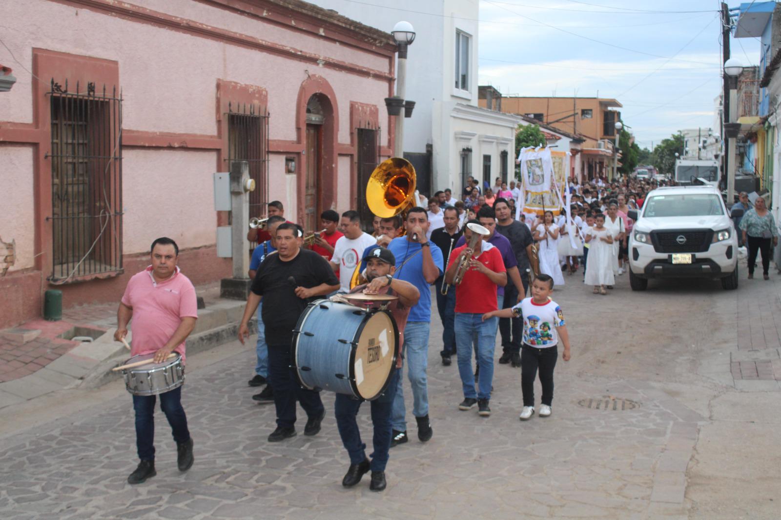 $!Niños peregrinan por la Virgen del Rosario y piden paz y salud para sus familias