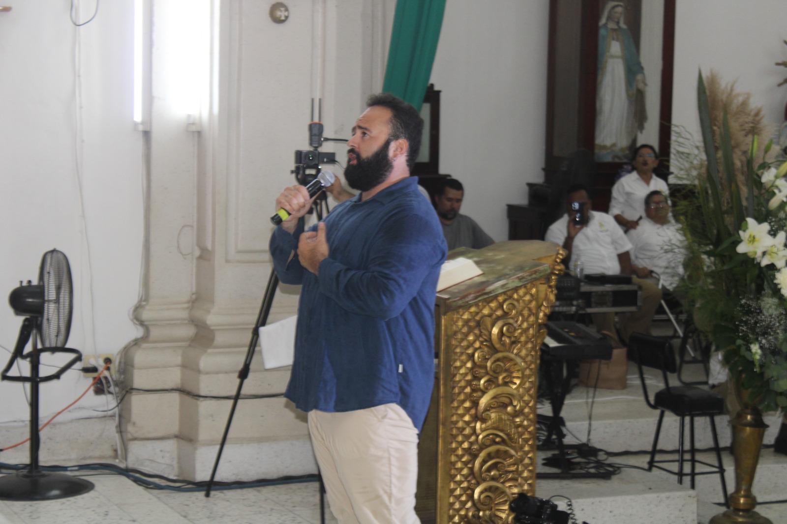 $!María Elena Leal pide paz en Sinaloa durante Las Mañanitas a la Virgen del Rosario