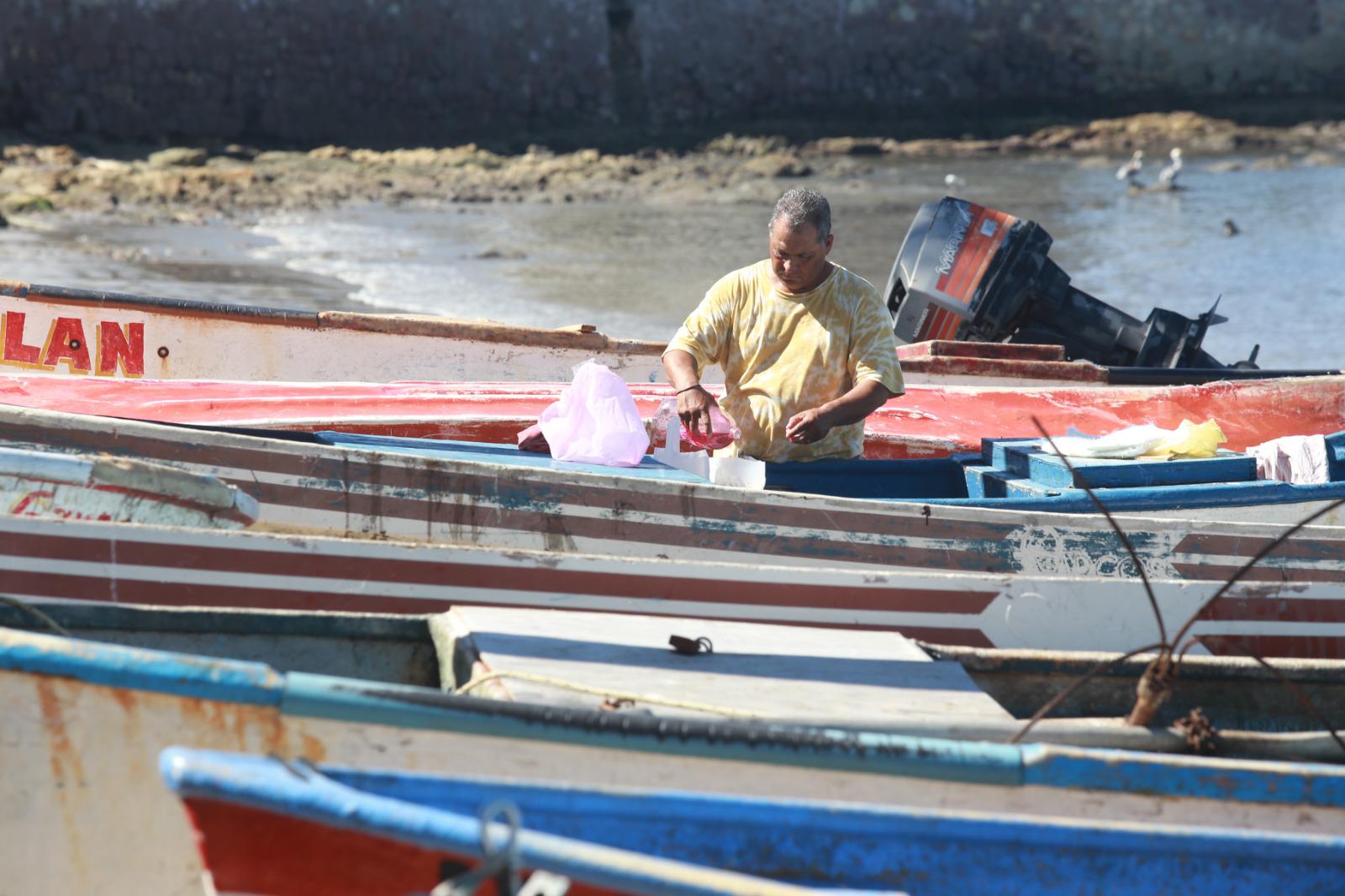 $!Desconocen pescadores de Playa Norte sobre el apoyo de $15 millones que prometió el Gobernador