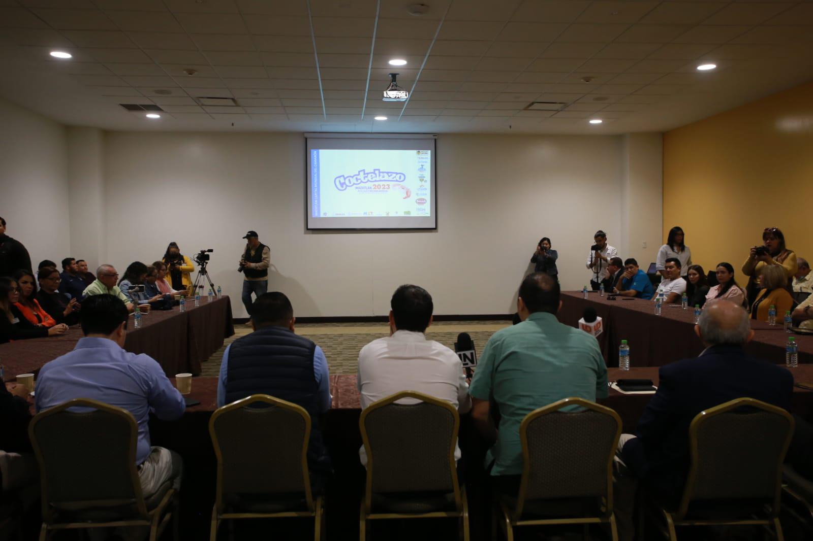 $!Va Mazatlán por el récord Guinness del ceviche de camarón más grande del mundo