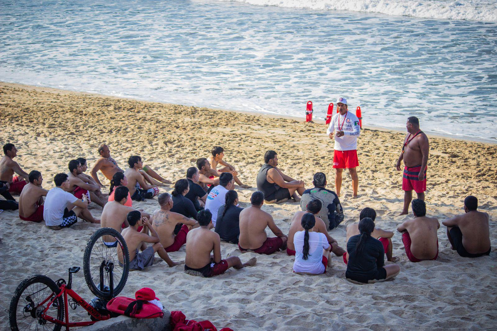 $!Avanza curso de certificación de salvavidas con participación de 15 mujeres en Mazatlán